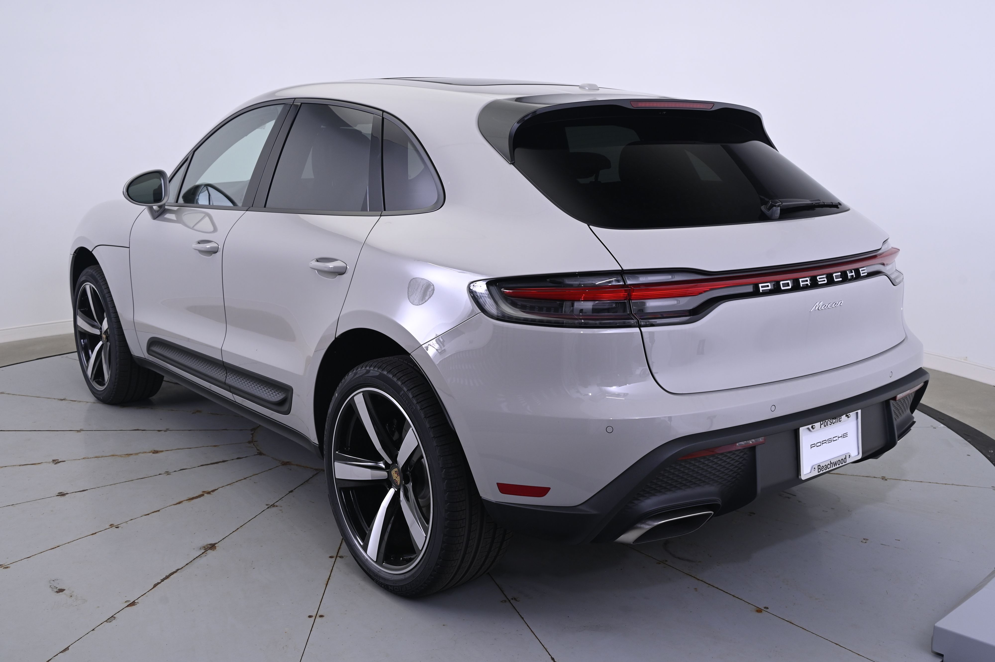 Thumbnail: 2025 Porsche Macan - 3