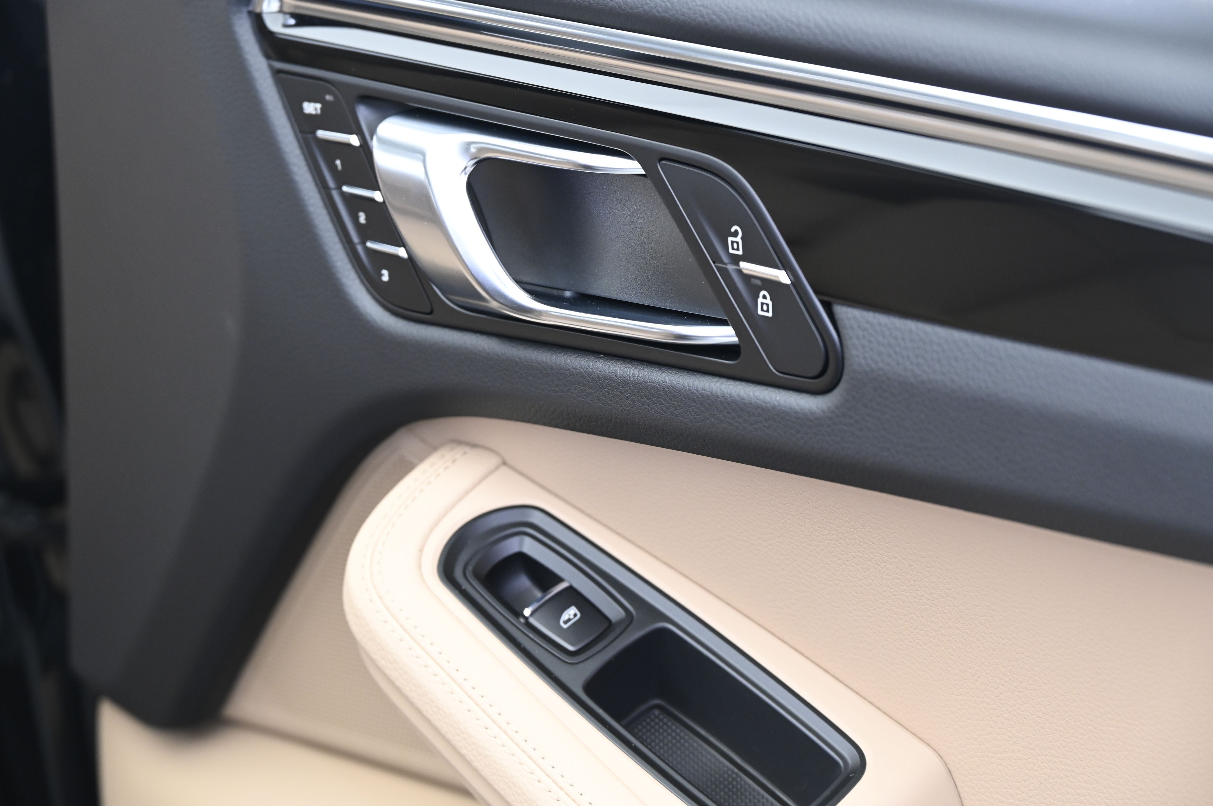 Thumbnail: 2026 Porsche Macan - 21