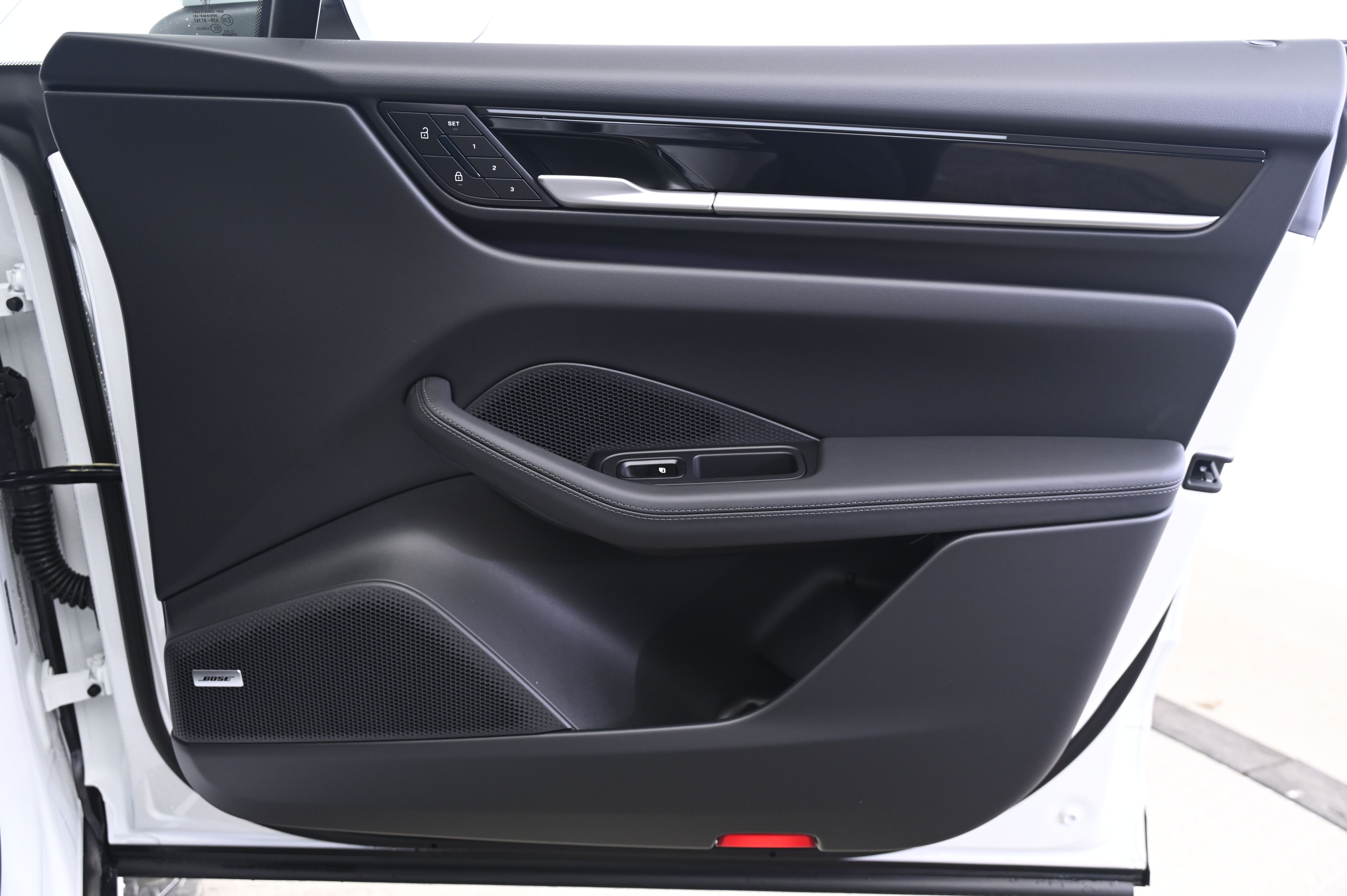 Thumbnail: 2025 Porsche Macan - 21