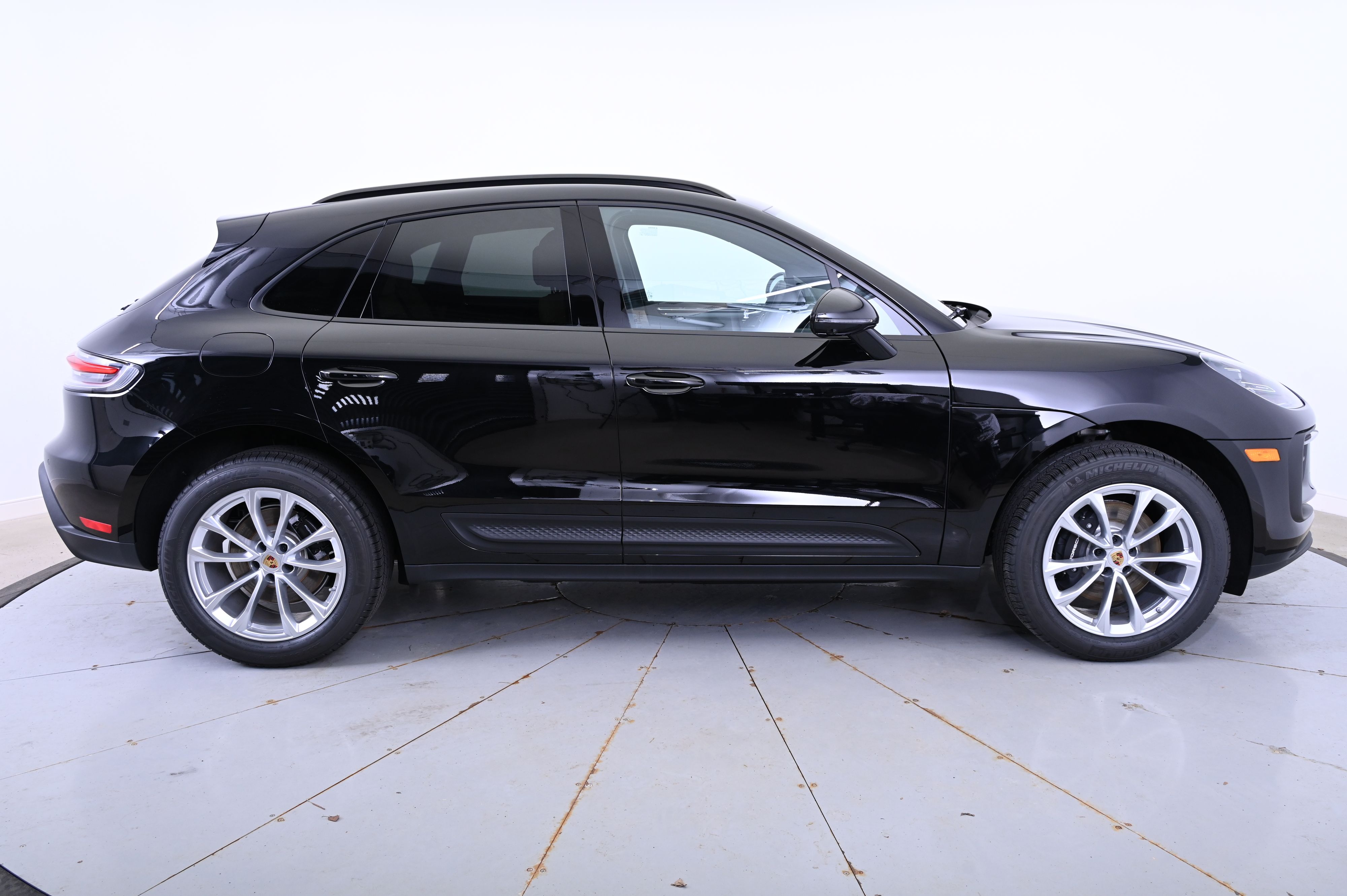 Thumbnail: 2025 Porsche Macan - 8