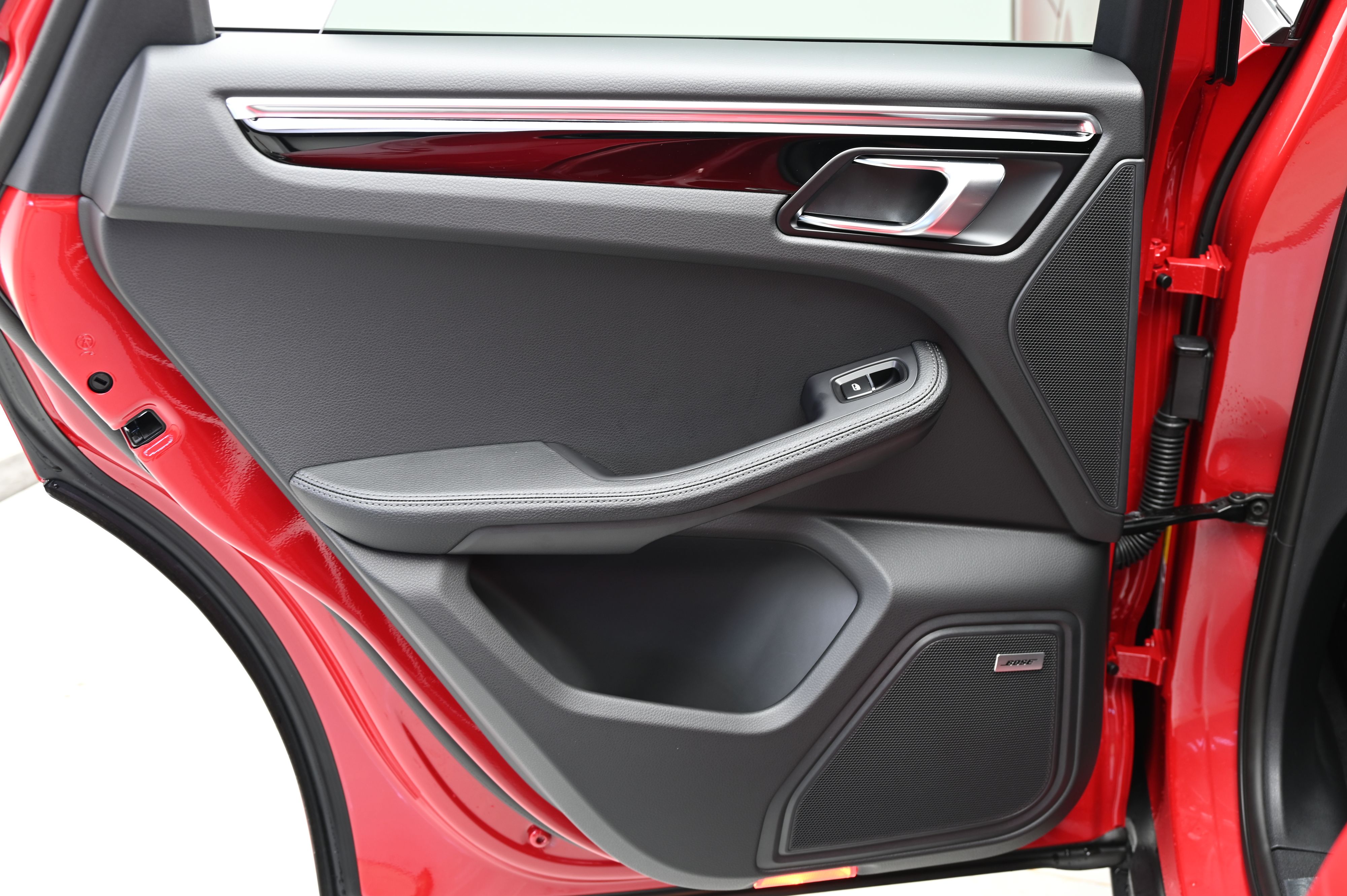 Thumbnail: 2025 Porsche Macan - 32