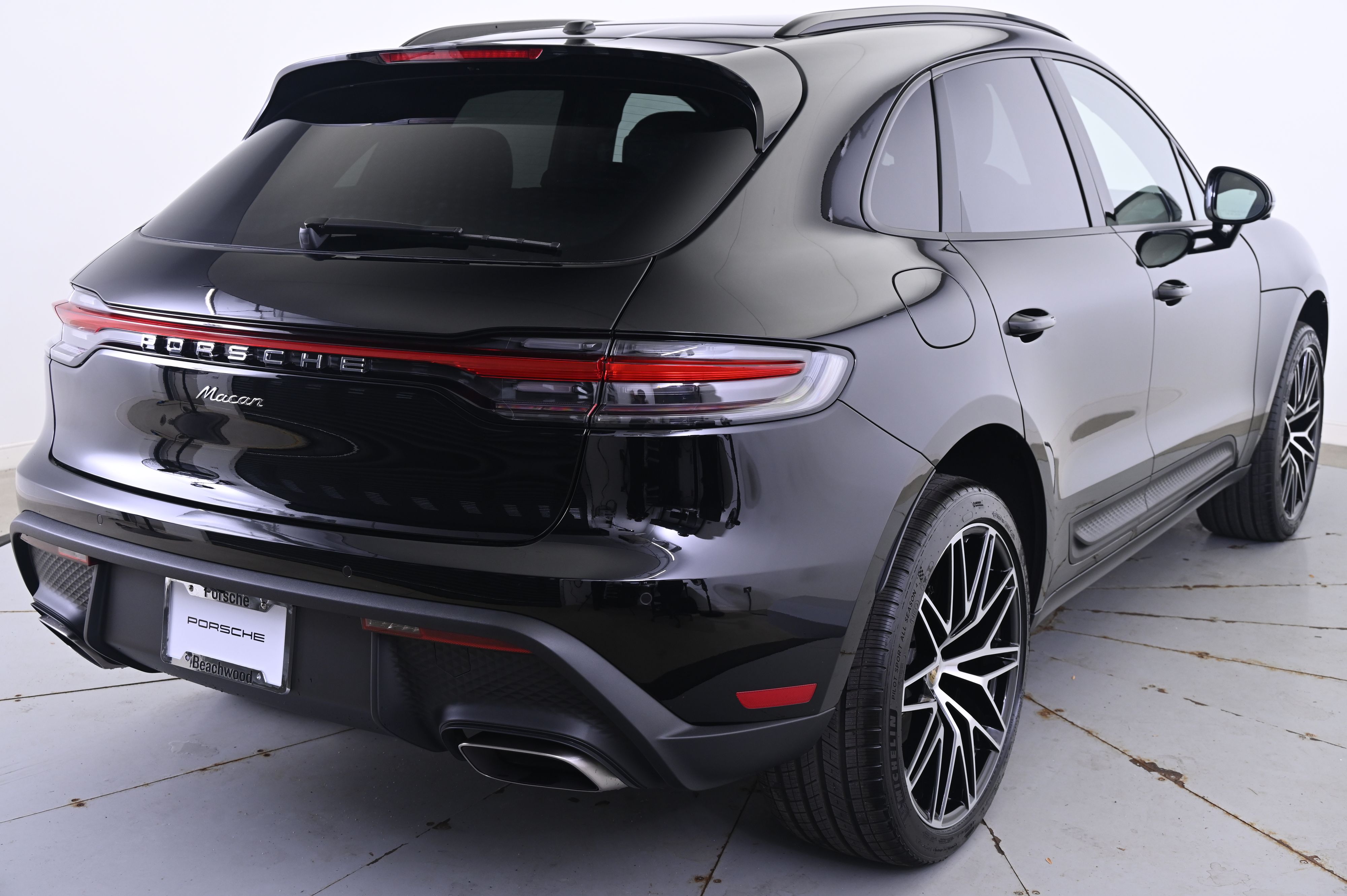 Thumbnail: 2026 Porsche Macan - 7