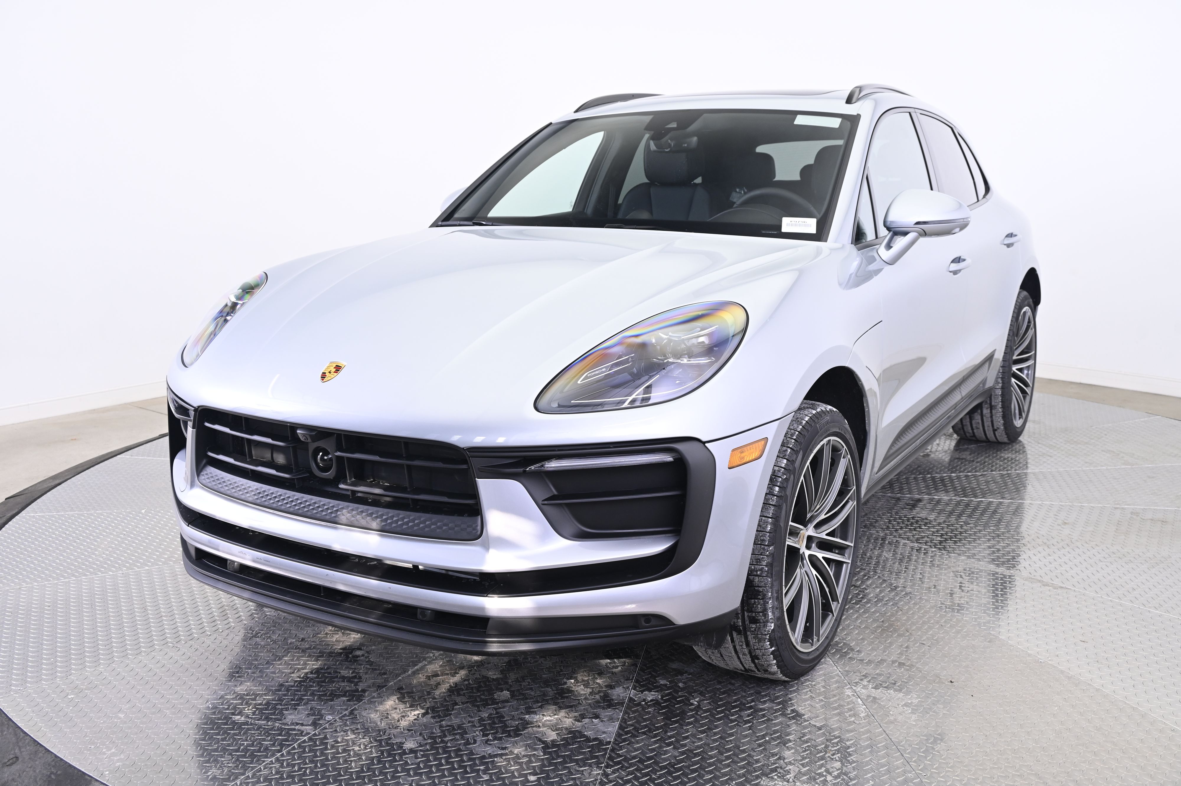 Thumbnail: 2026 Porsche Macan - 1