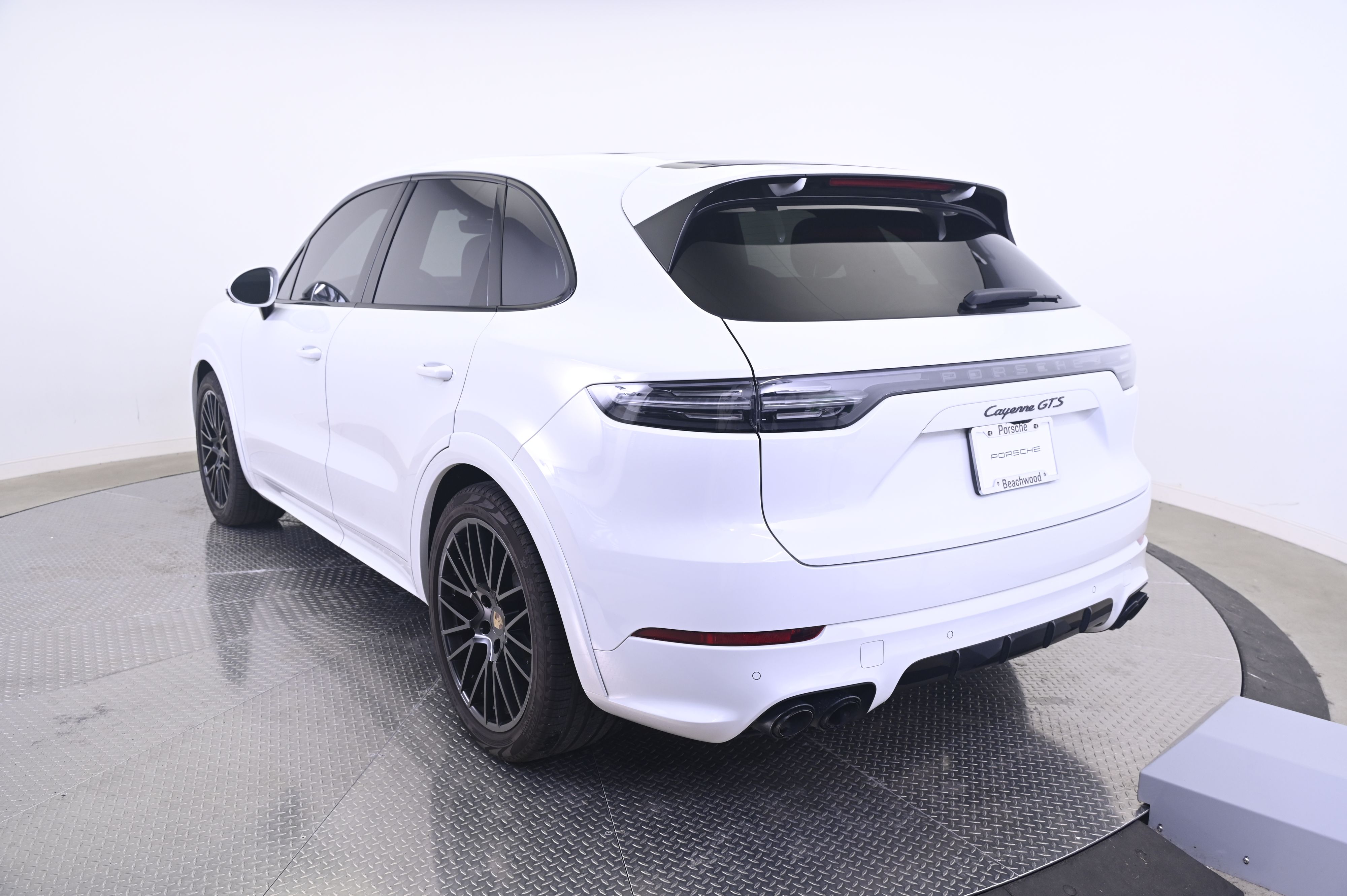 Thumbnail: 2023 Porsche Cayenne - 3
