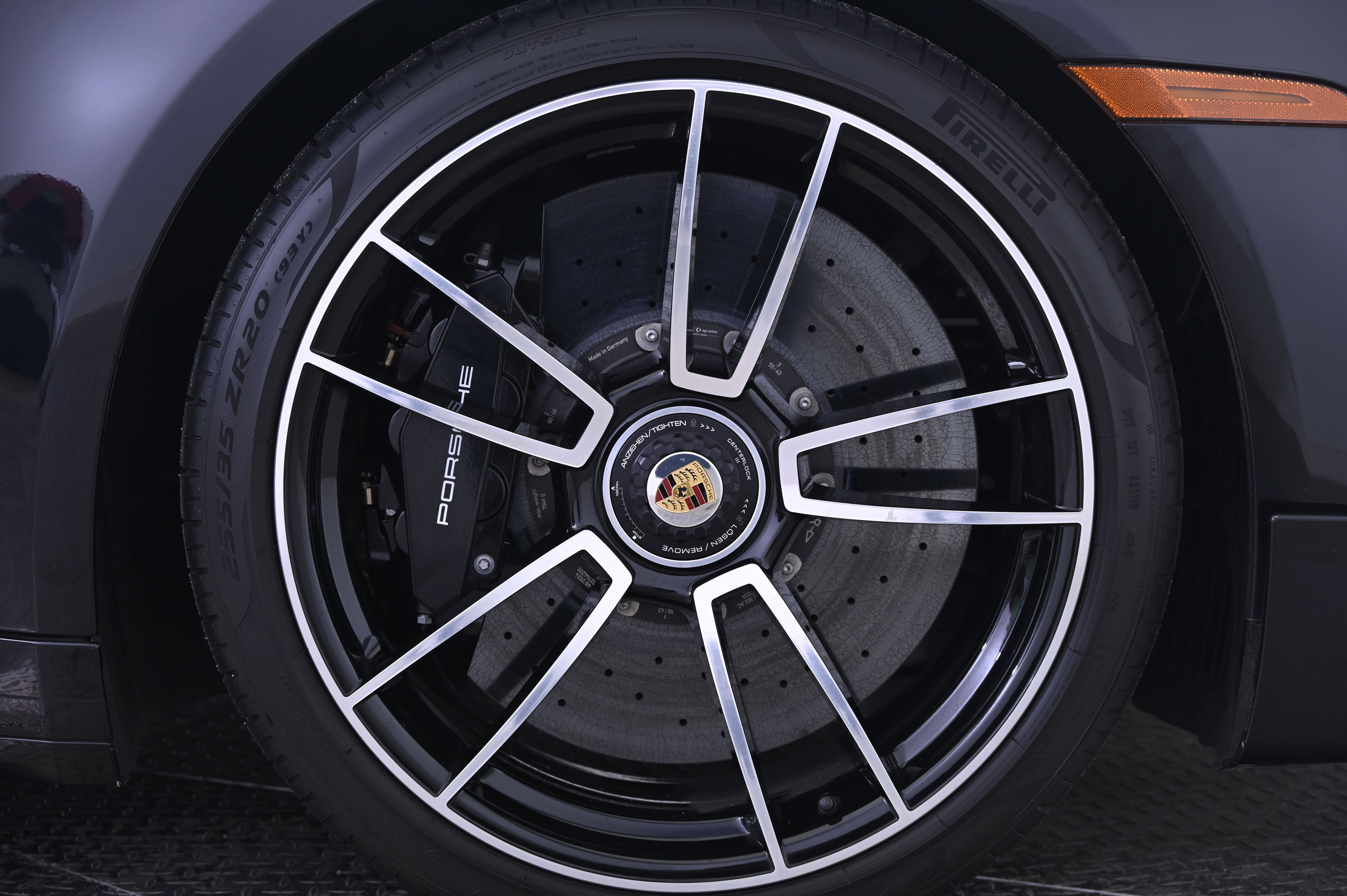 Thumbnail: 2025 Porsche 911 - 14