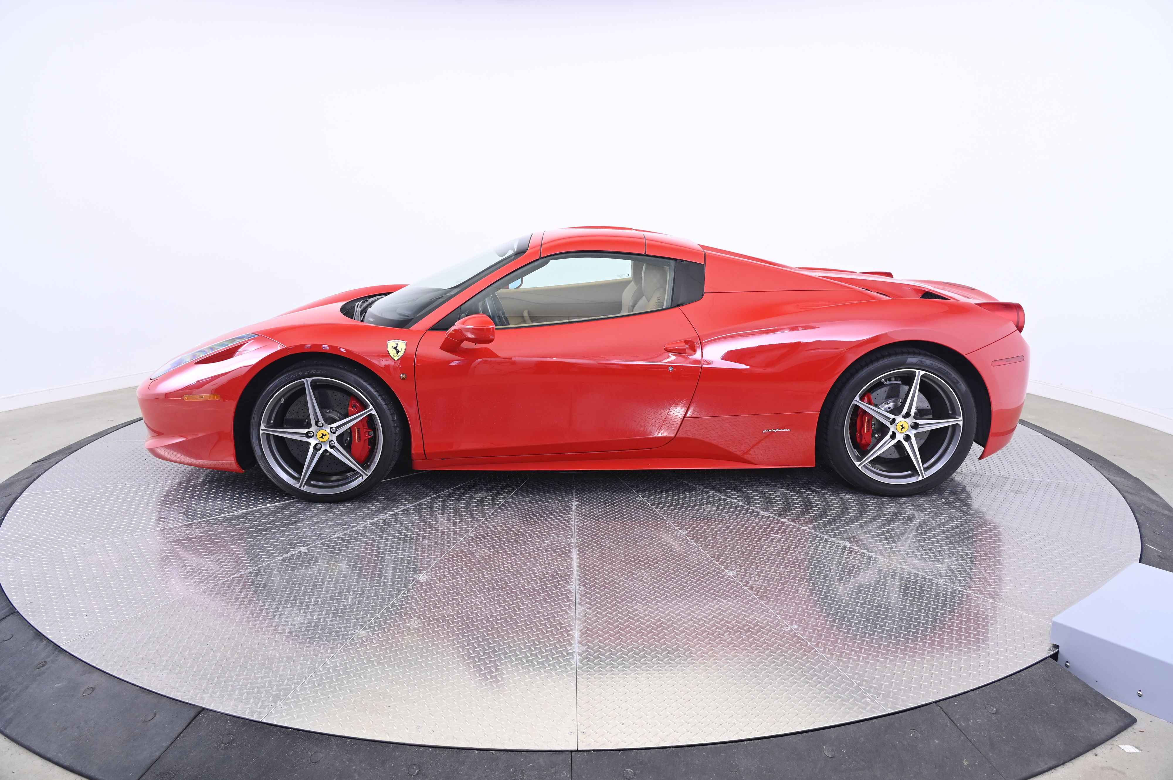 Thumbnail: 2013 Ferrari 458 - 12
