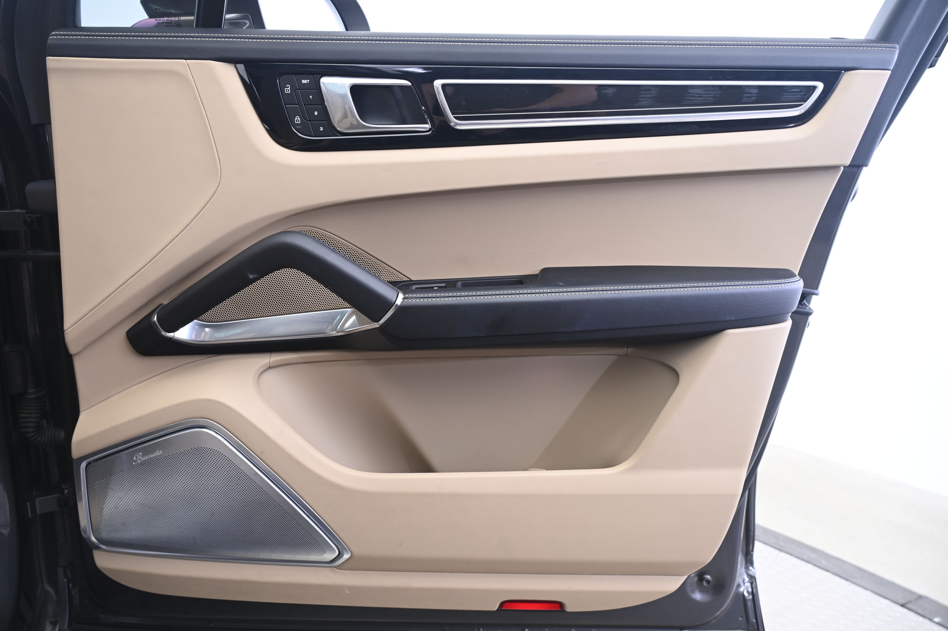 Thumbnail: 2023 Porsche Cayenne - 20