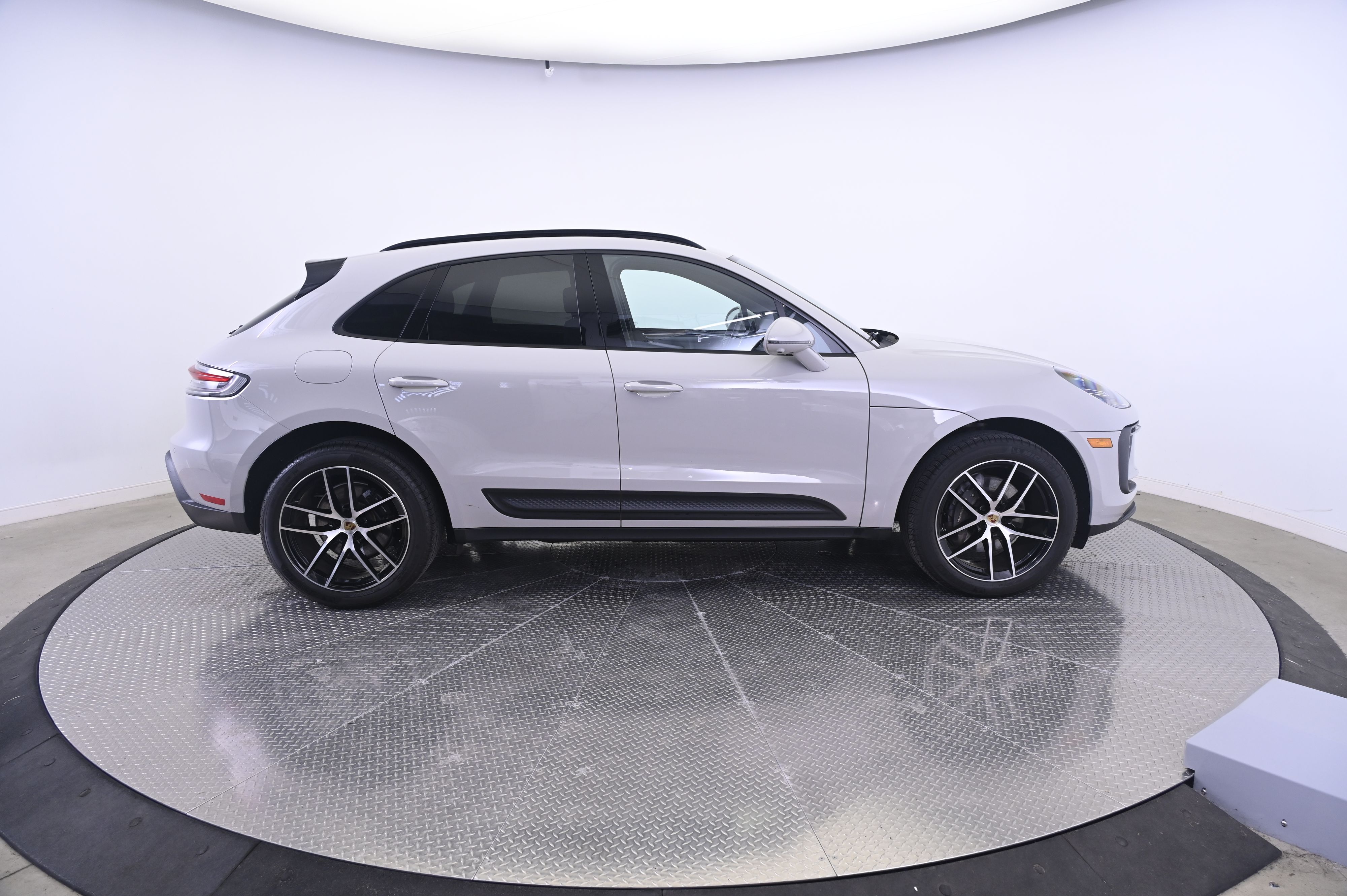 Thumbnail: 2023 Porsche Macan - 8