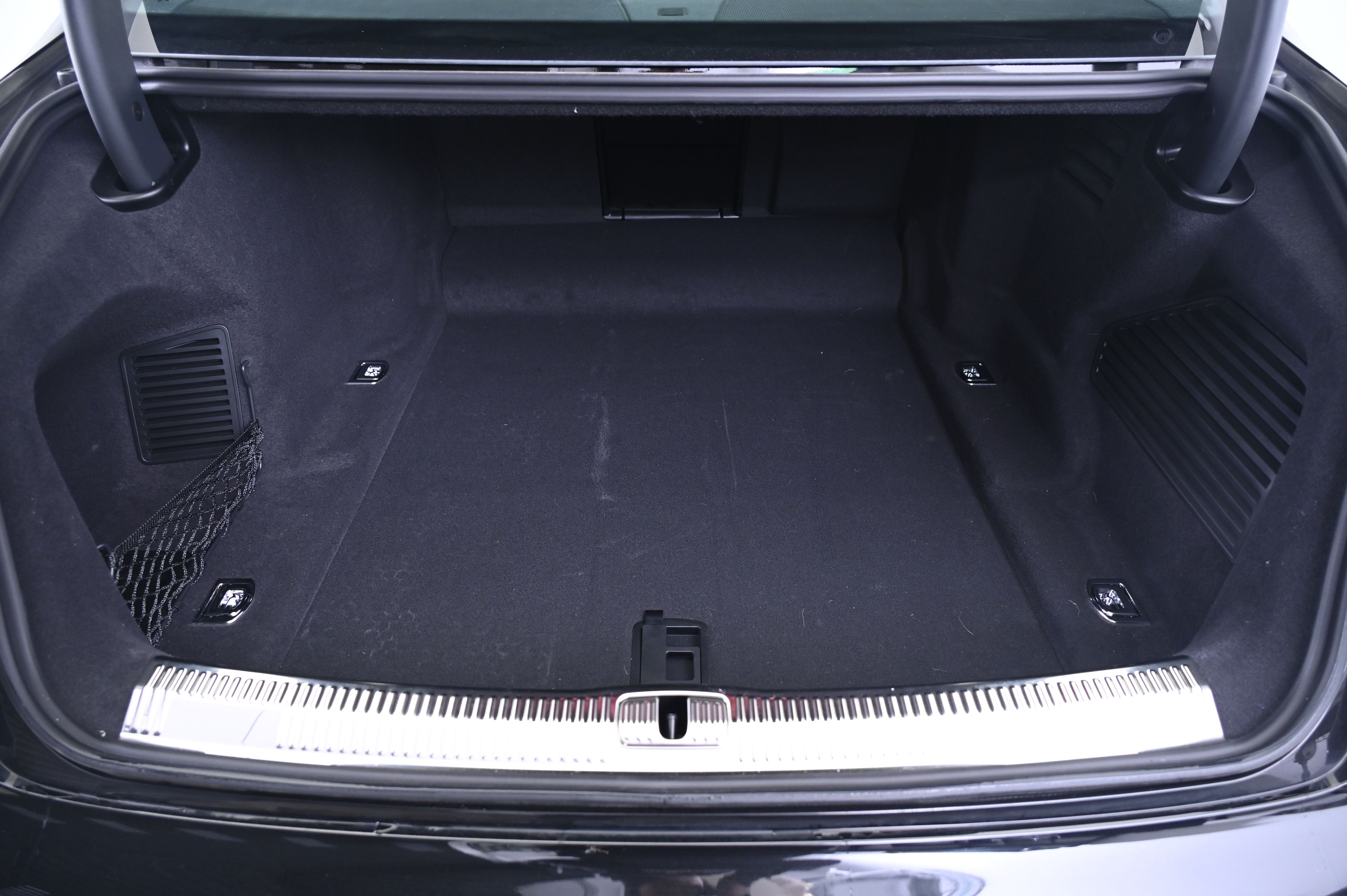 Thumbnail: 2023 Audi A8 - 15