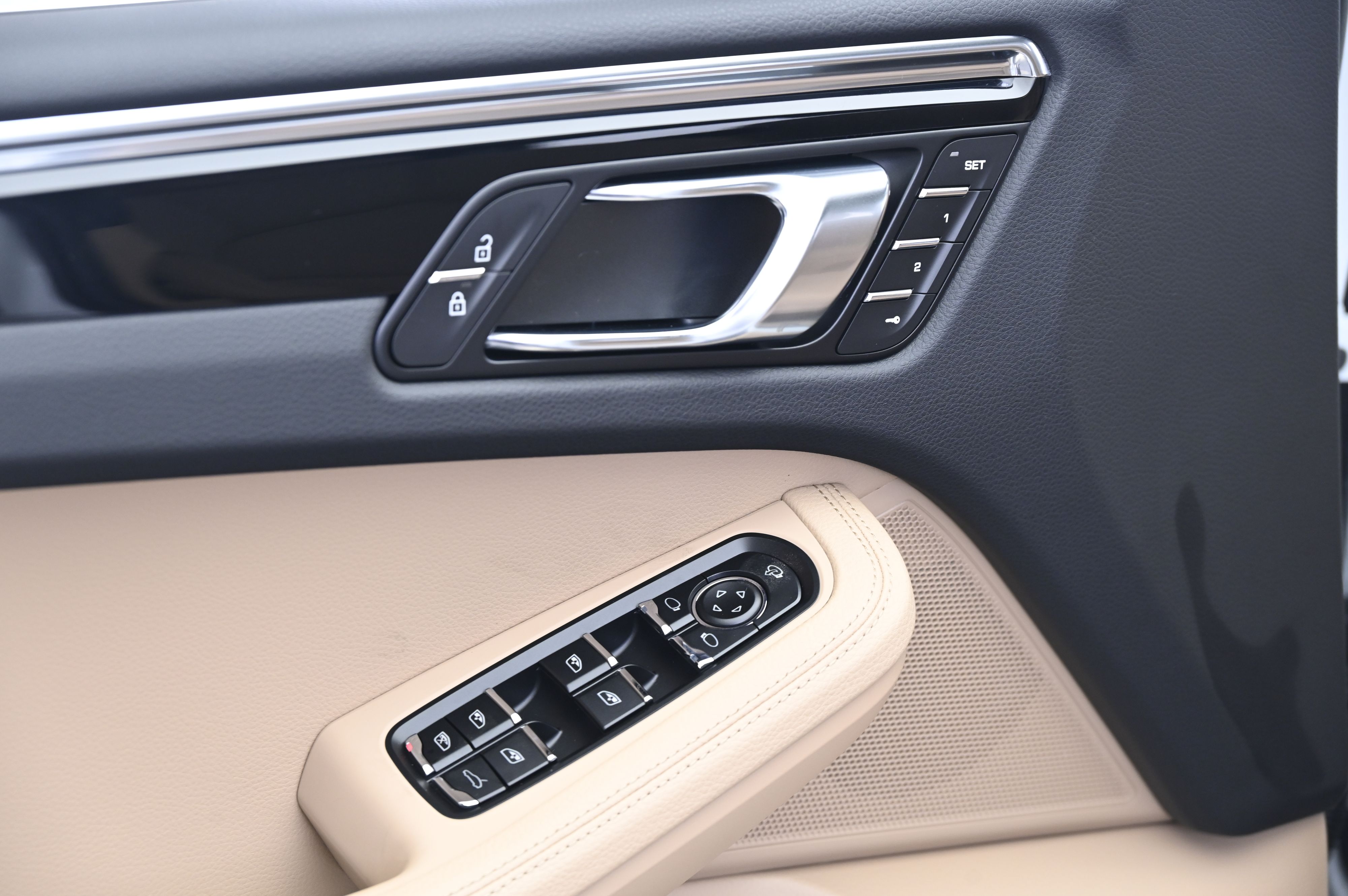 Thumbnail: 2026 Porsche Macan - 27