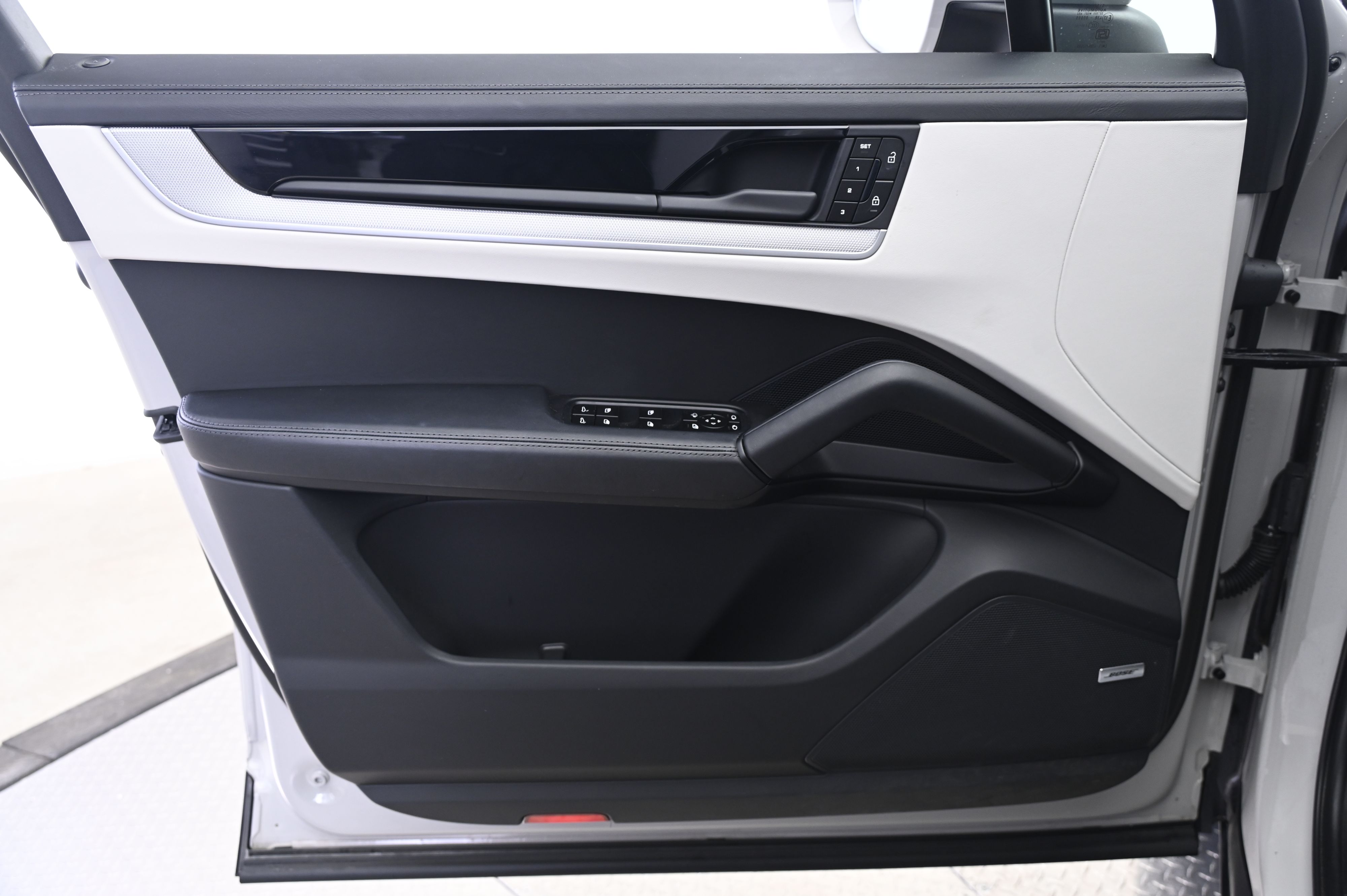 Thumbnail: 2025 Porsche Cayenne - 26