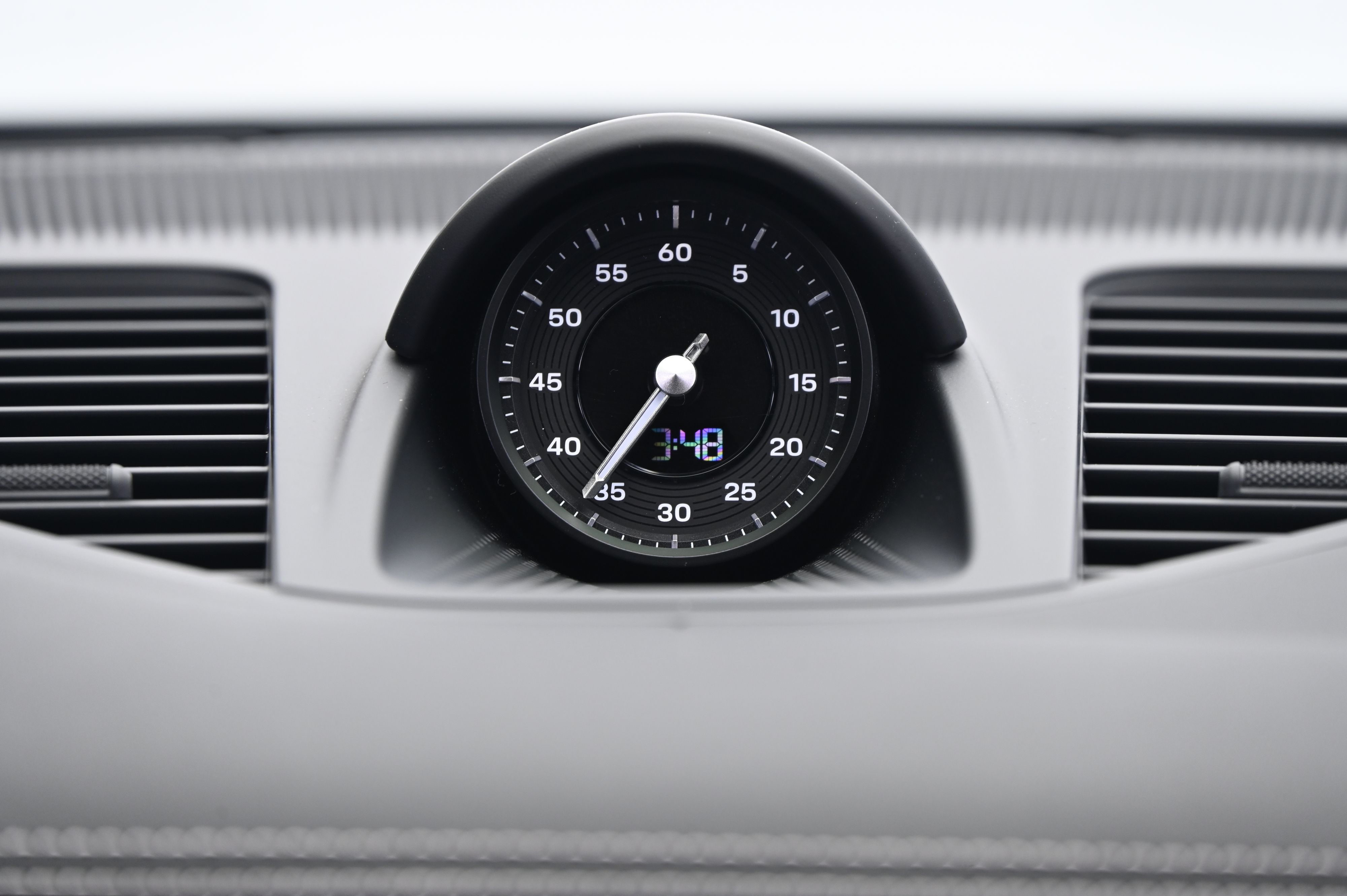 Thumbnail: 2025 Porsche Panamera - 32