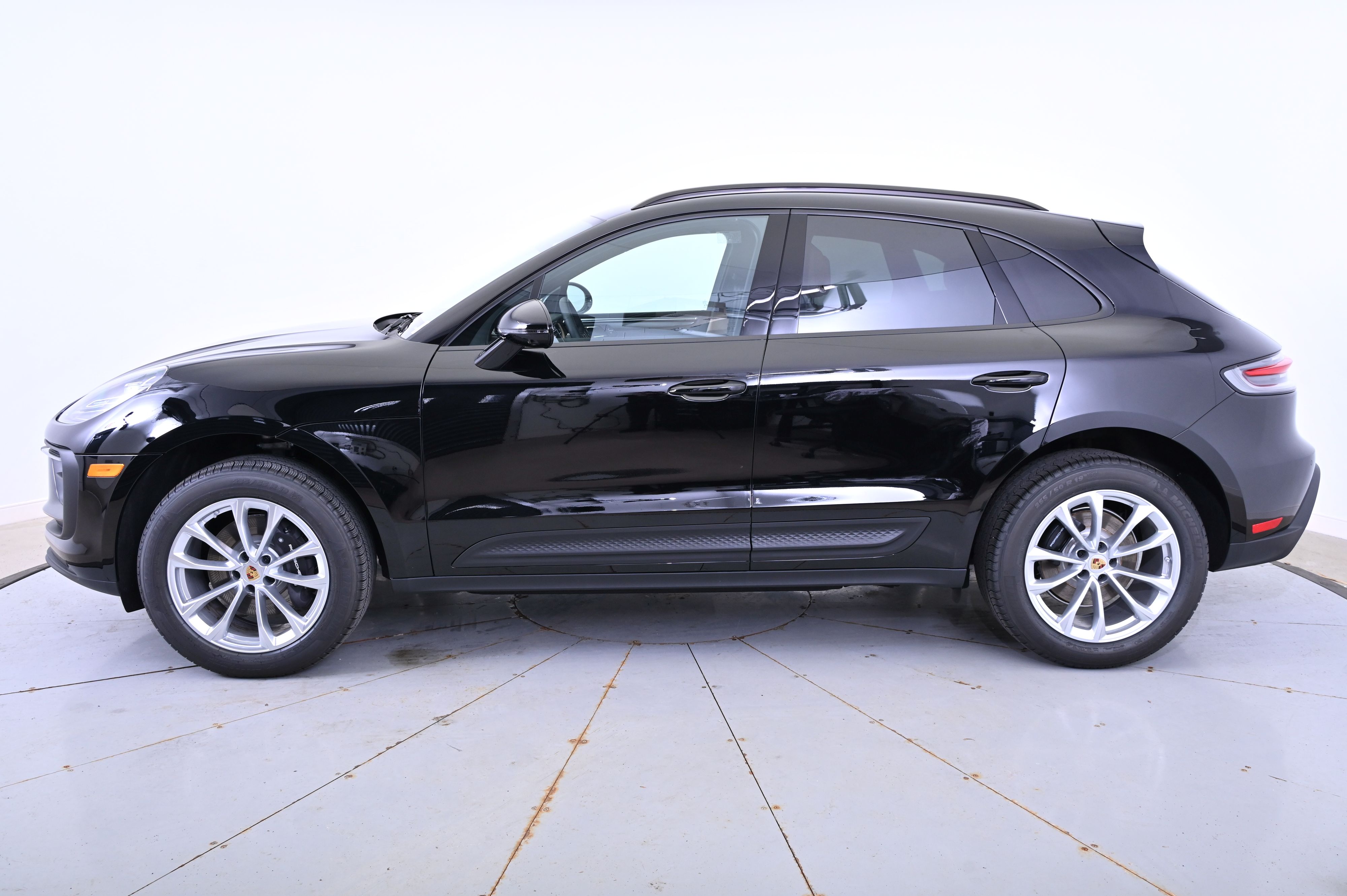 Thumbnail: 2025 Porsche Macan - 2