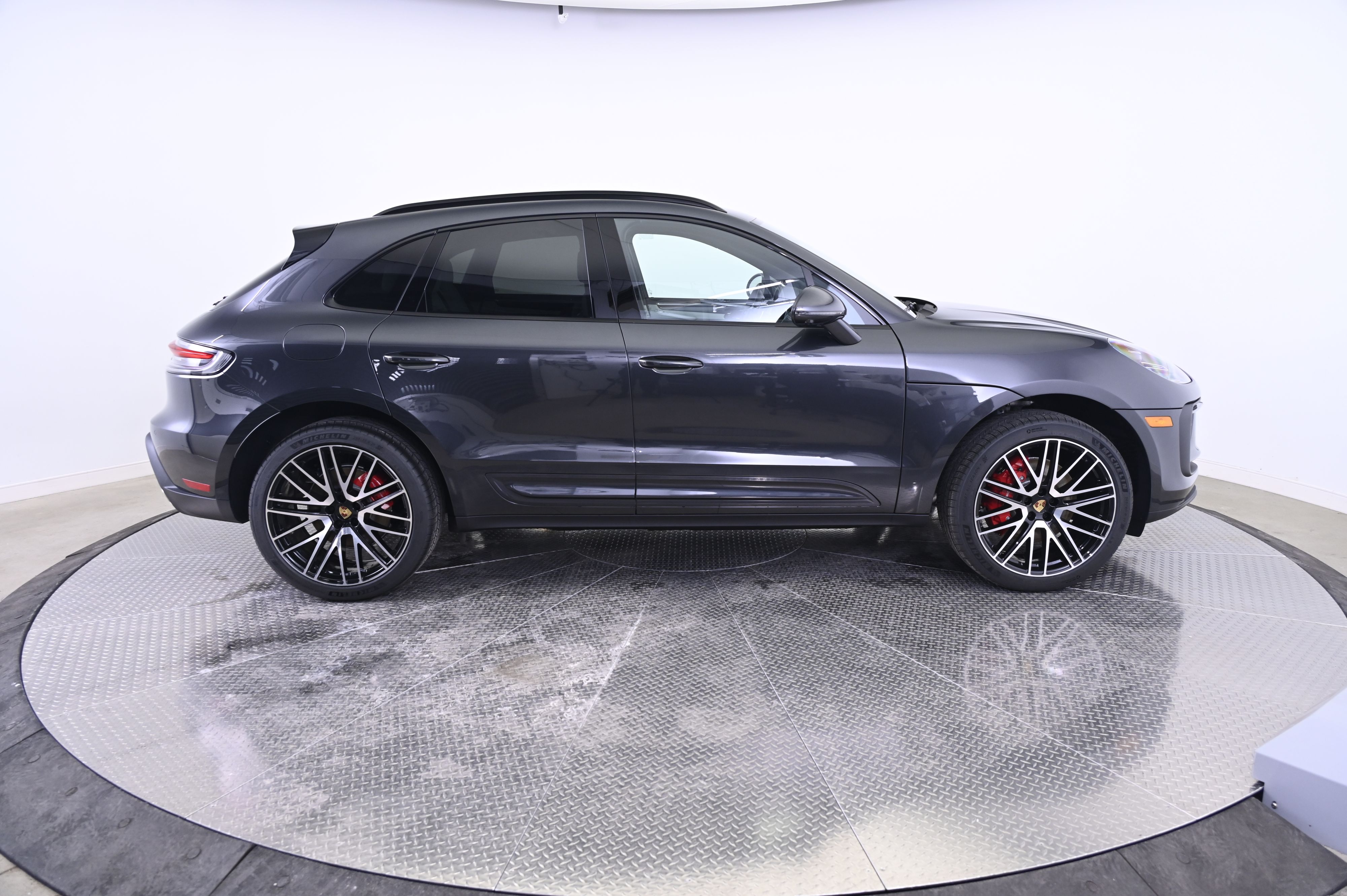 Thumbnail: 2026 Porsche Macan - 8