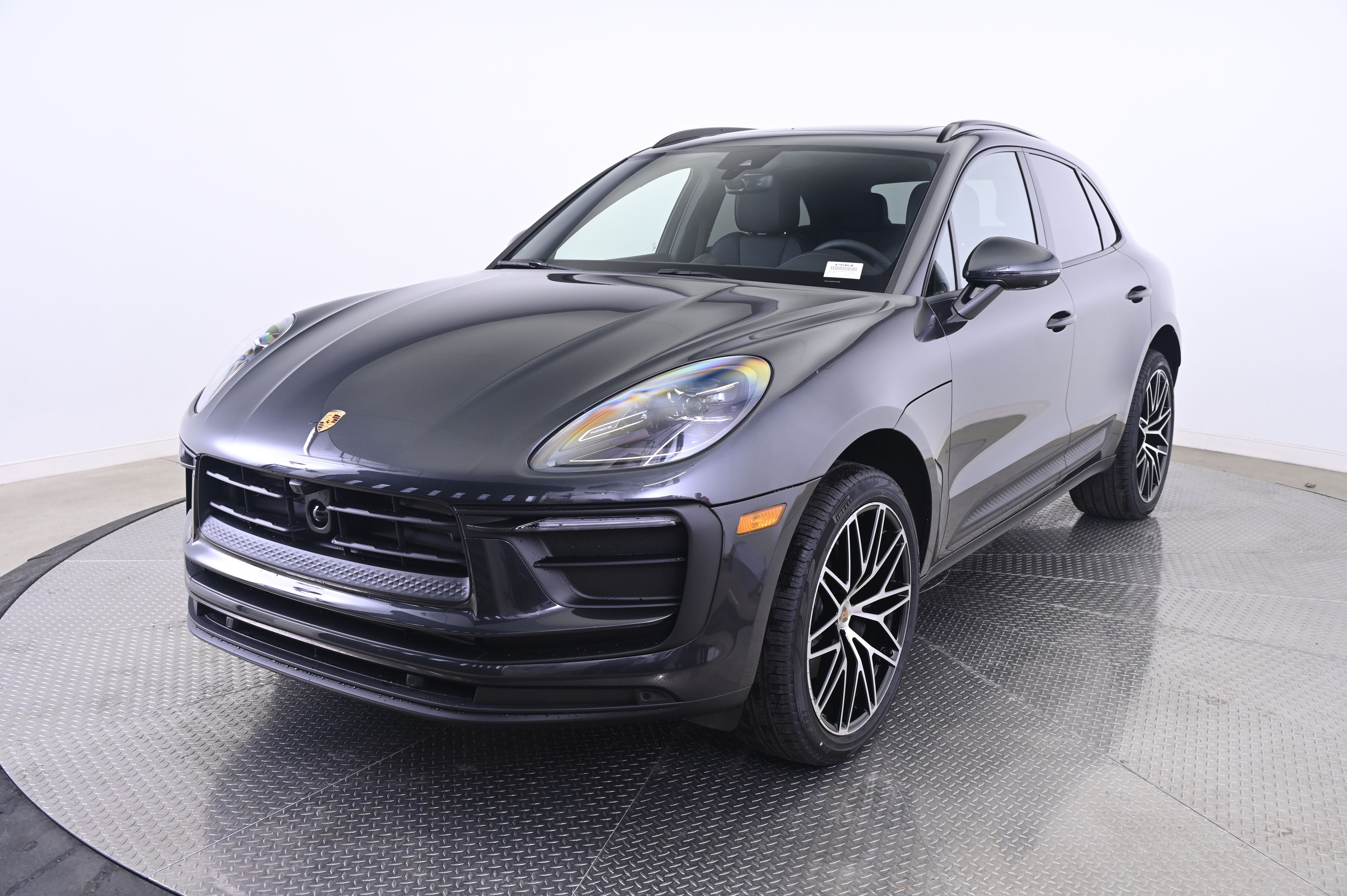 Thumbnail: 2026 Porsche Macan - 1