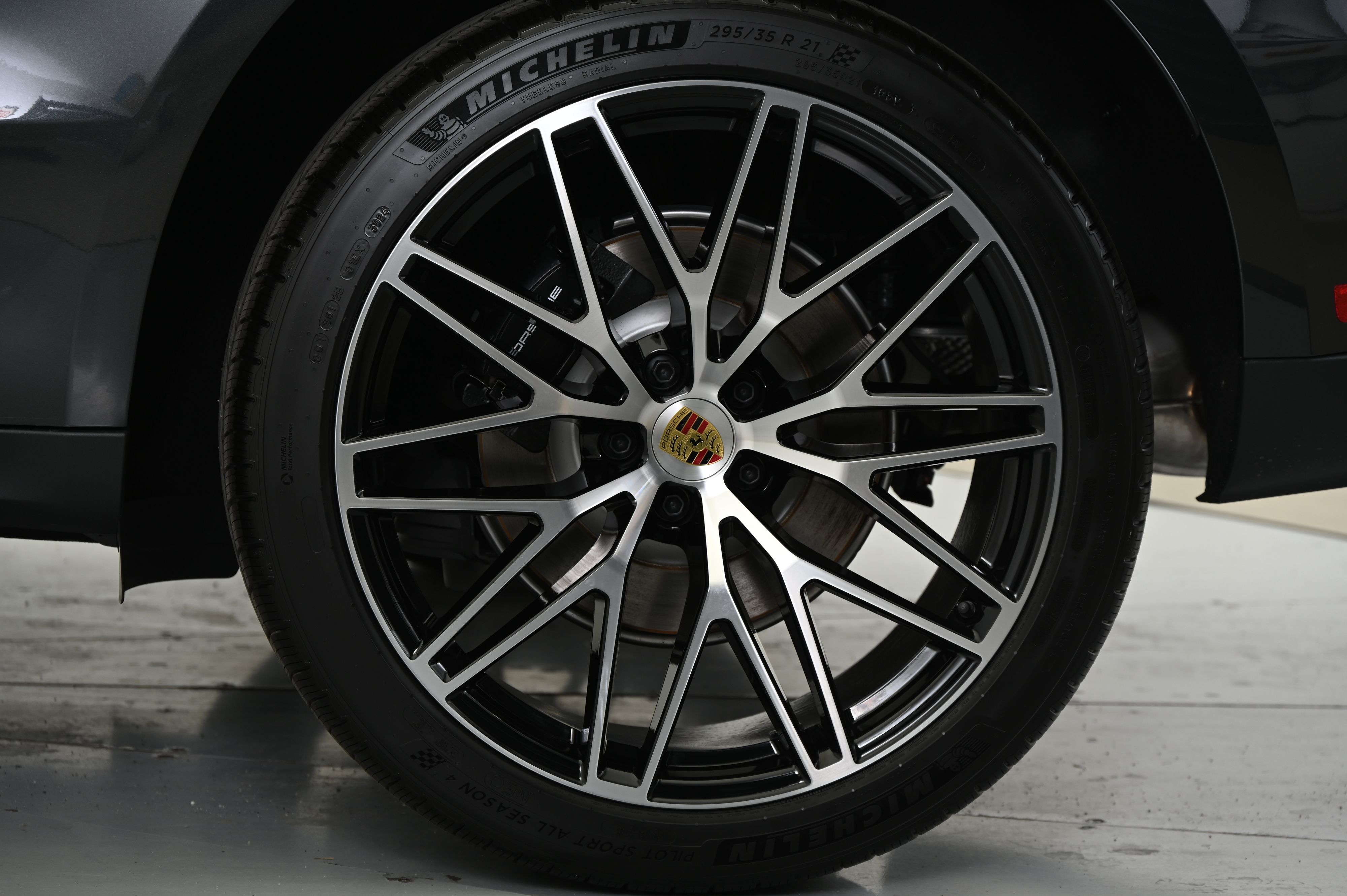 Thumbnail: 2025 Porsche Macan - 18