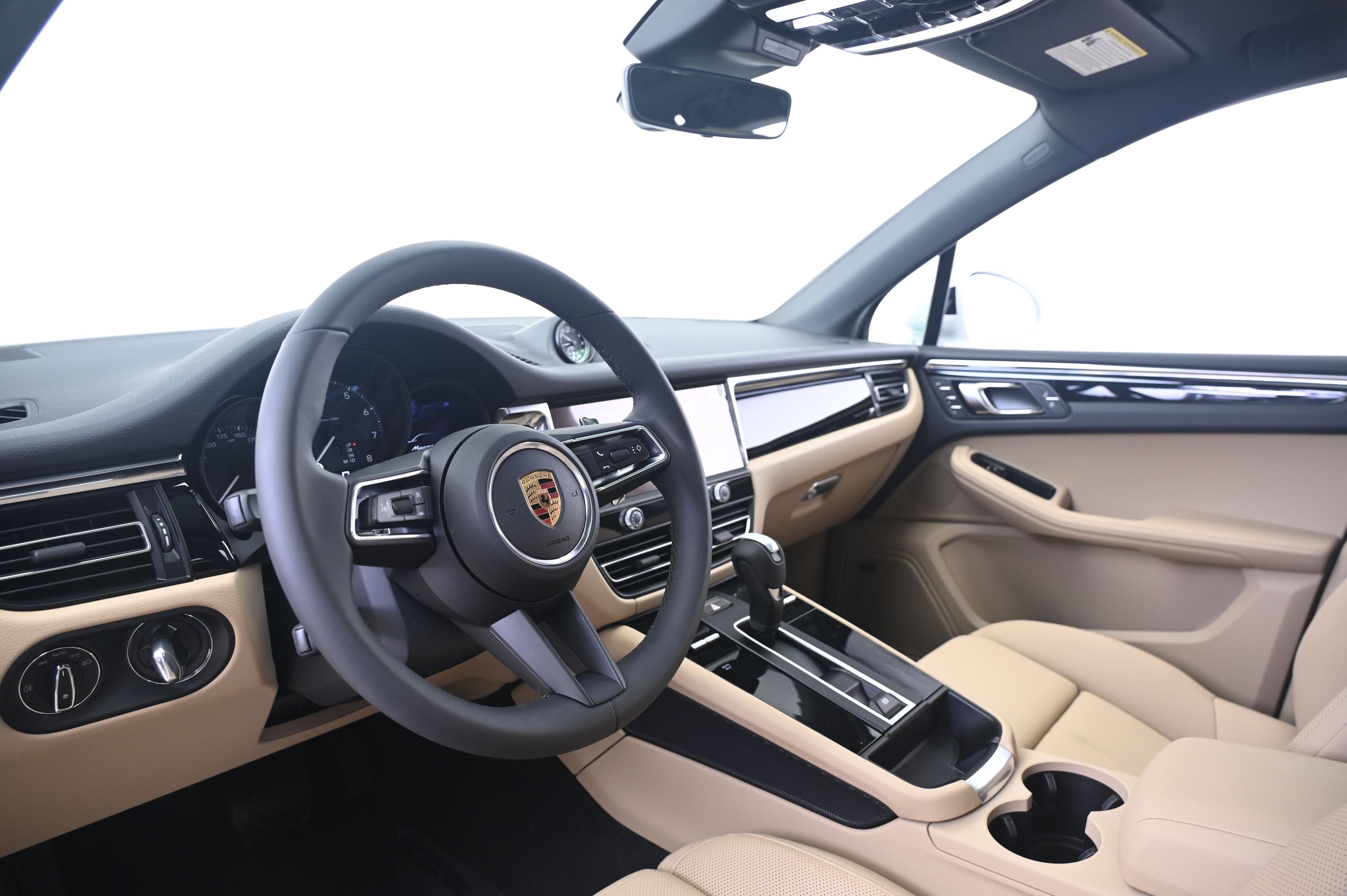 Thumbnail: 2026 Porsche Macan - 4