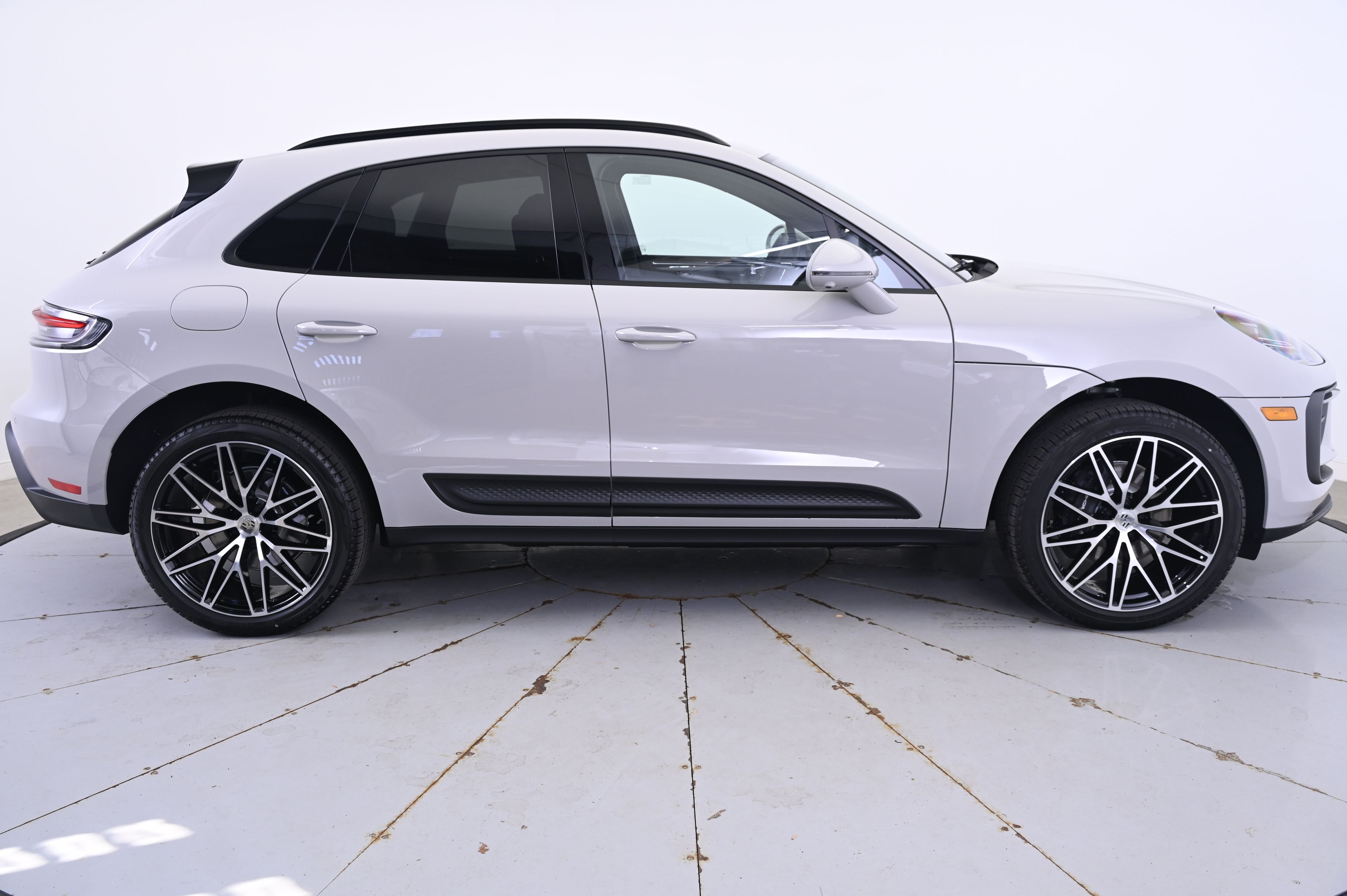 Thumbnail: 2026 Porsche Macan - 8