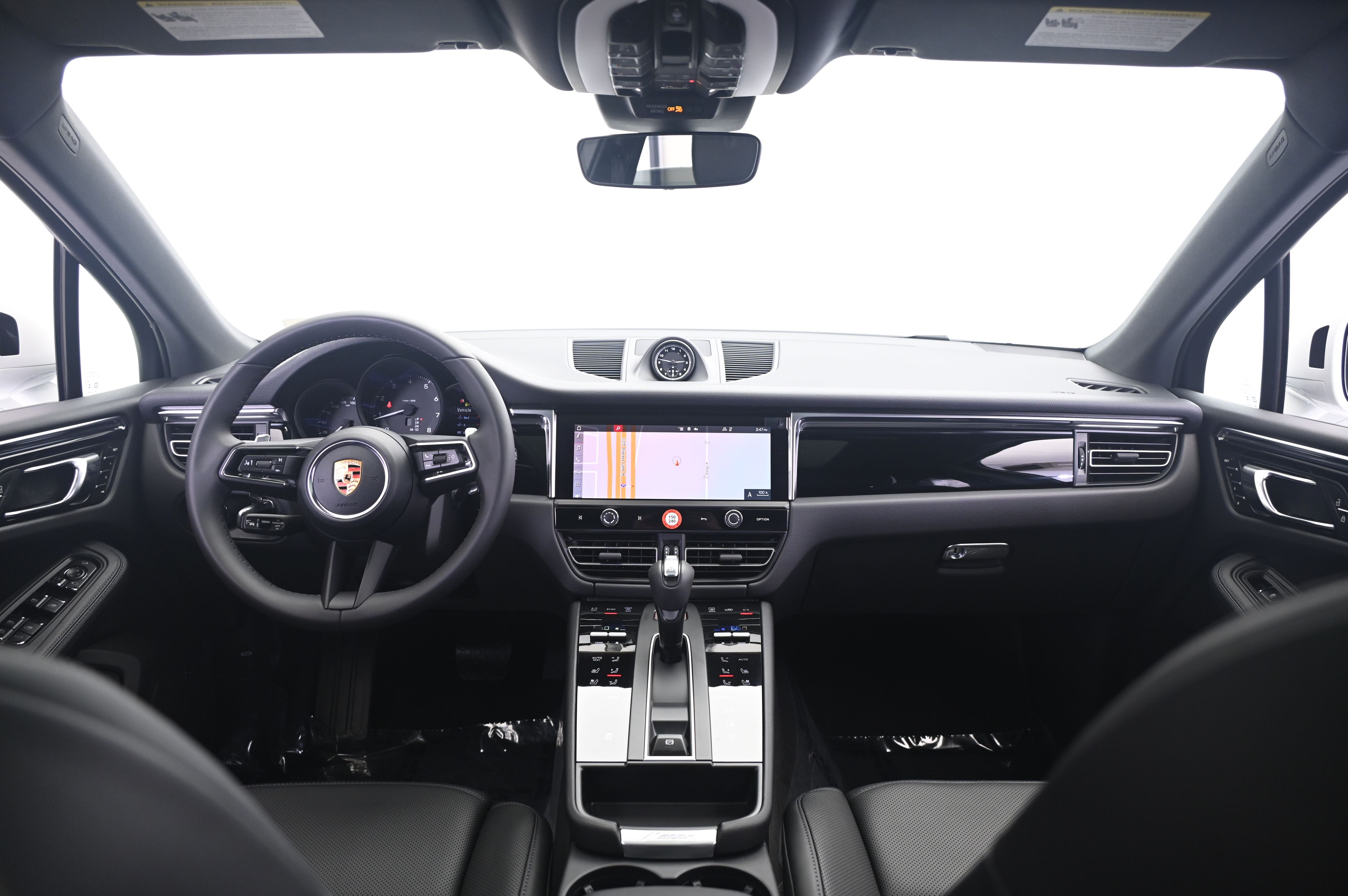 Thumbnail: 2026 Porsche Macan - 31