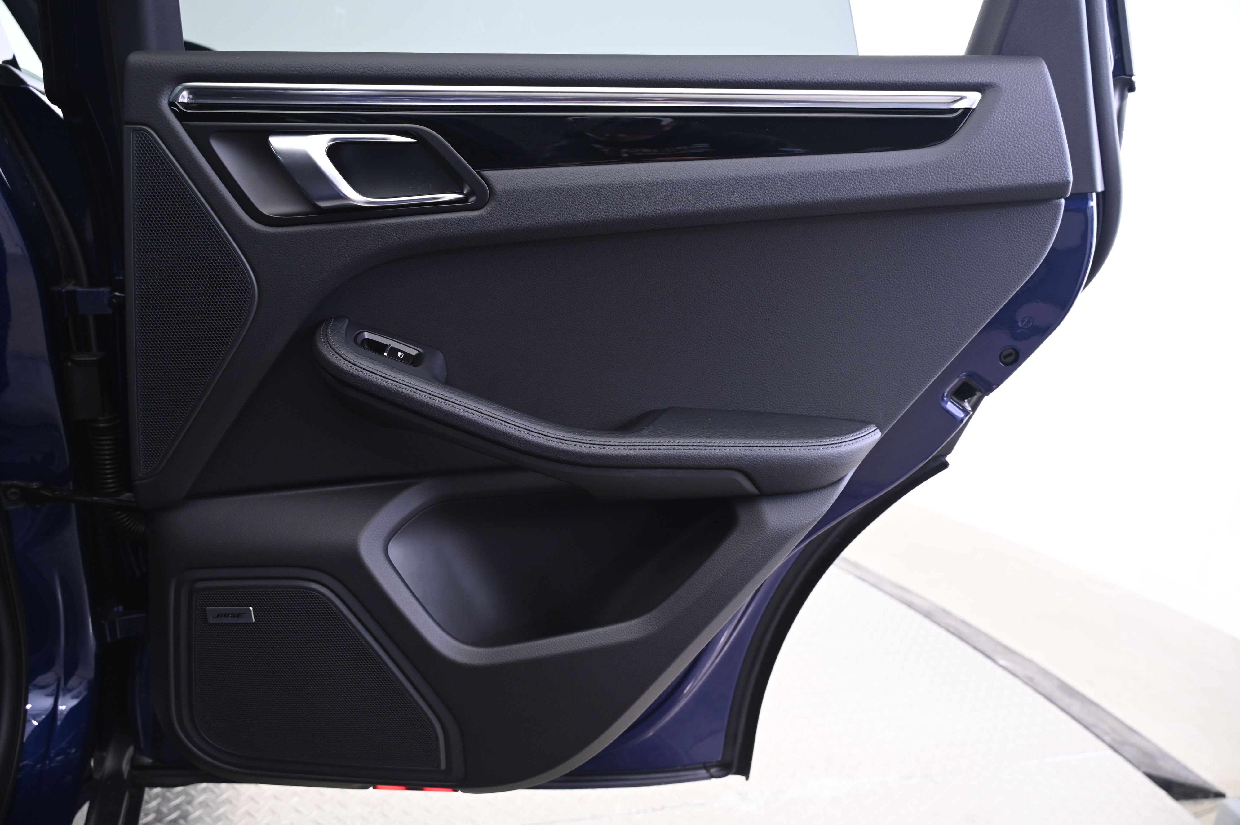 Thumbnail: 2026 Porsche Macan - 16