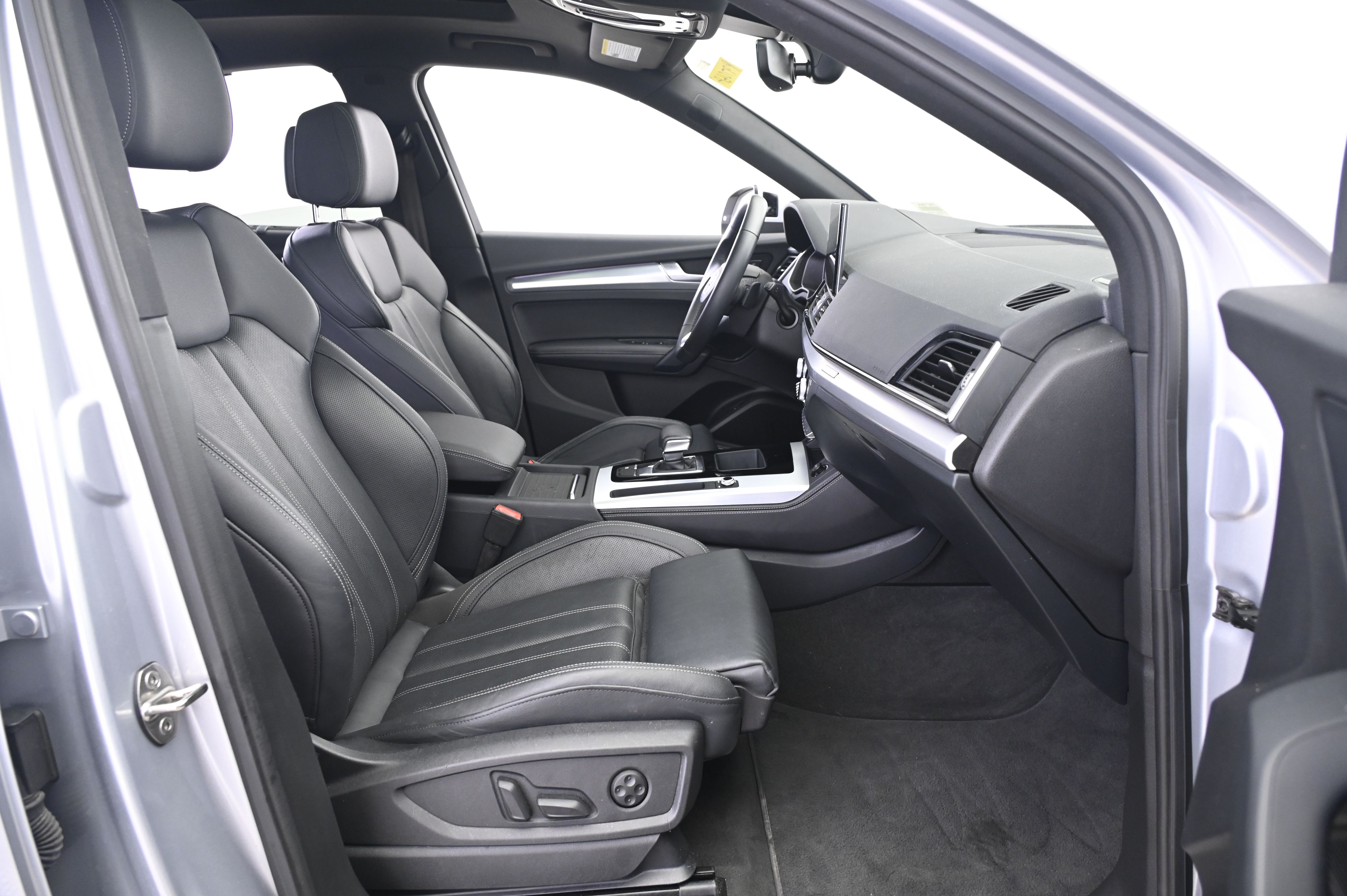 Thumbnail: 2023 Audi Q5 - 23