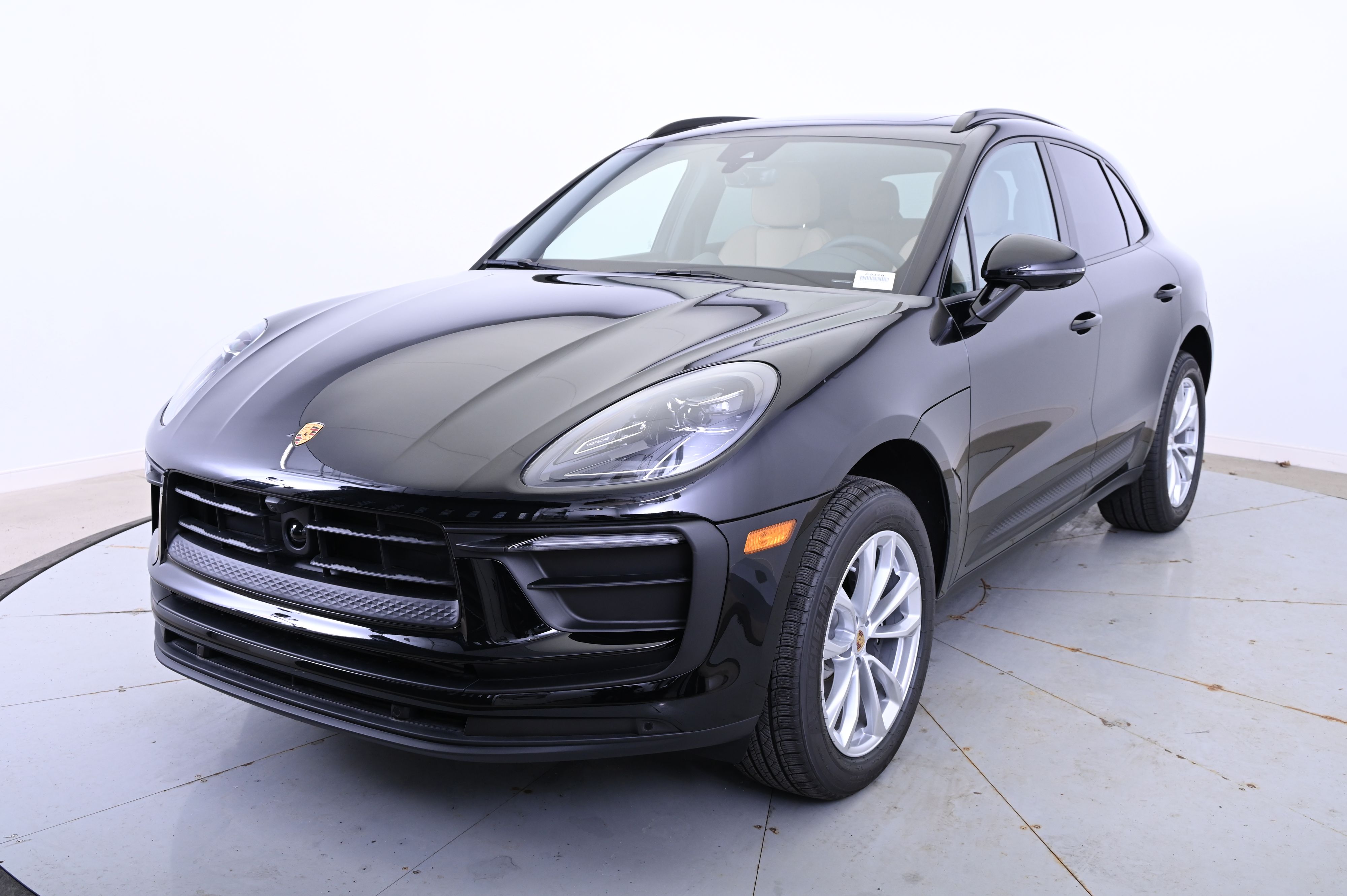 Thumbnail: 2025 Porsche Macan - 1