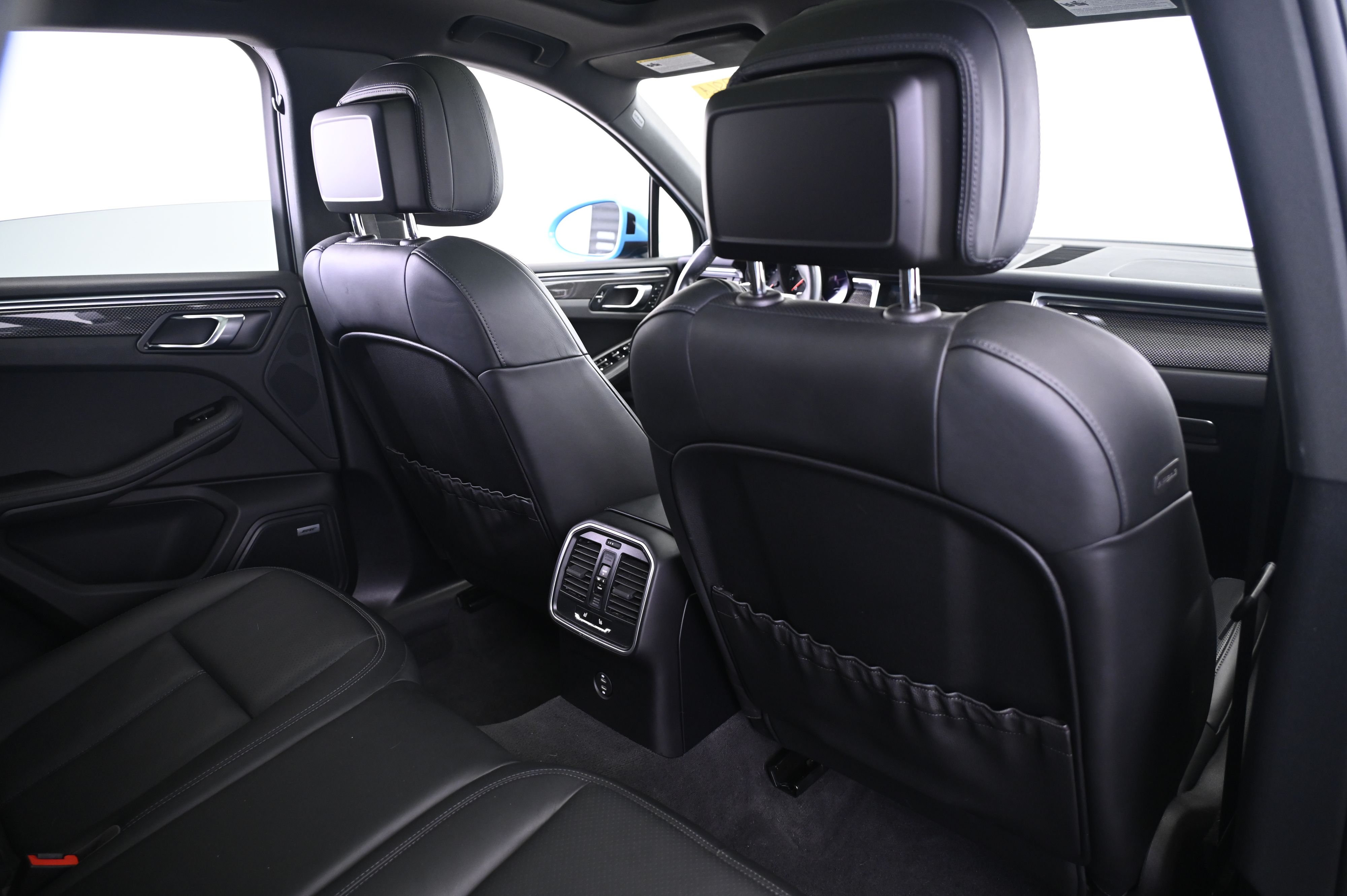 Thumbnail: 2021 Porsche Macan - 17