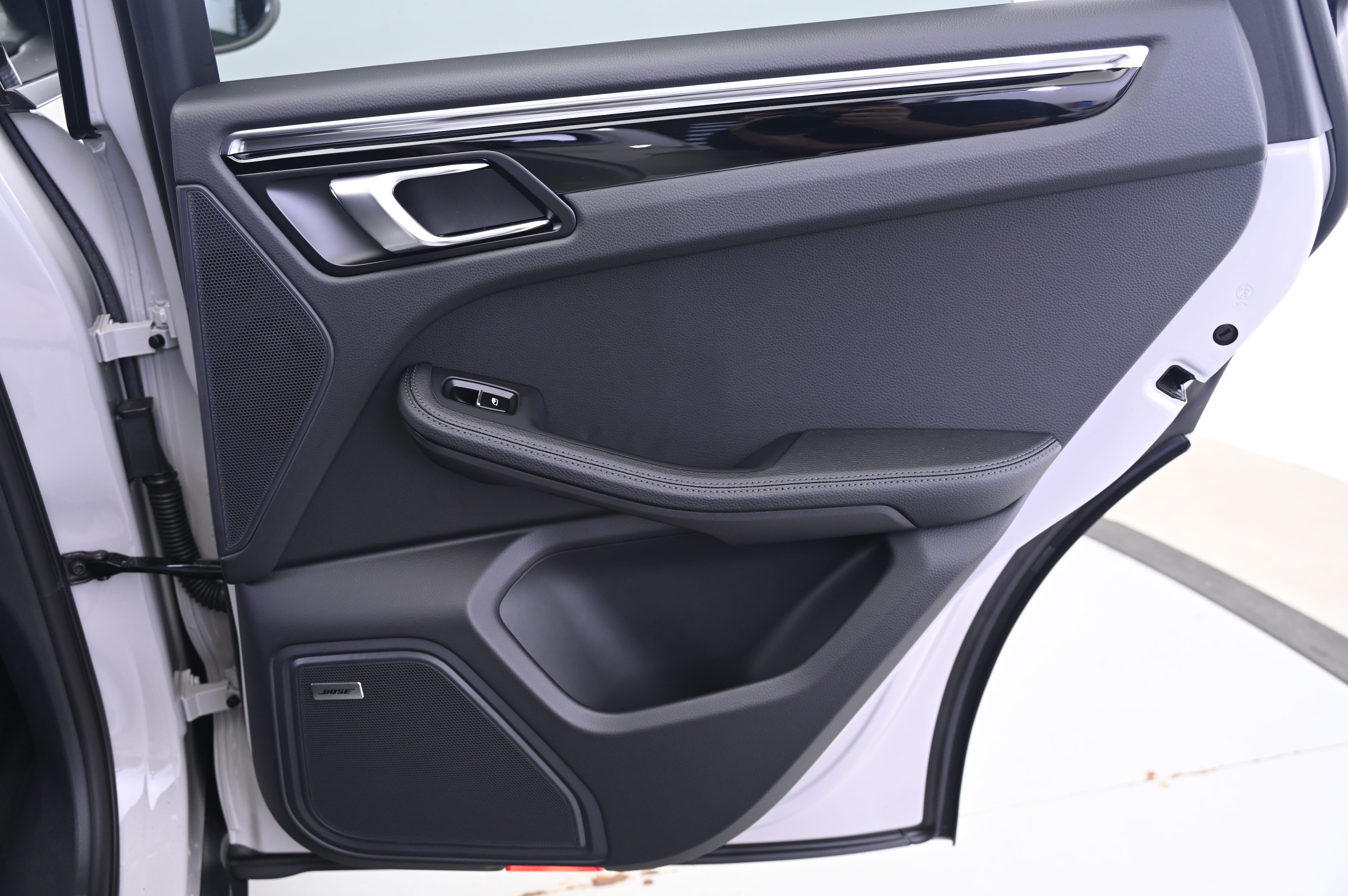 Thumbnail: 2025 Porsche Macan - 16