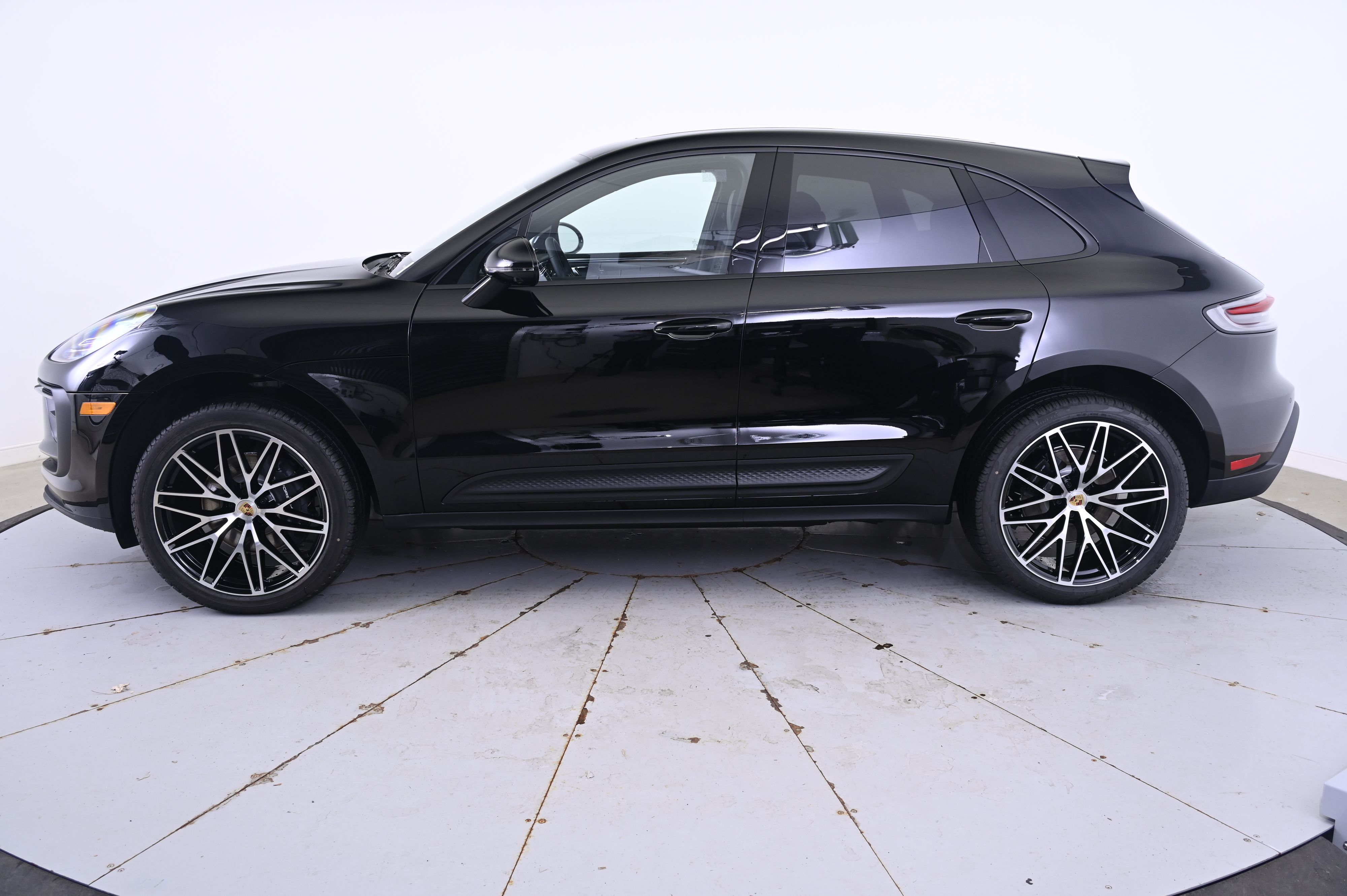 Thumbnail: 2026 Porsche Macan - 2
