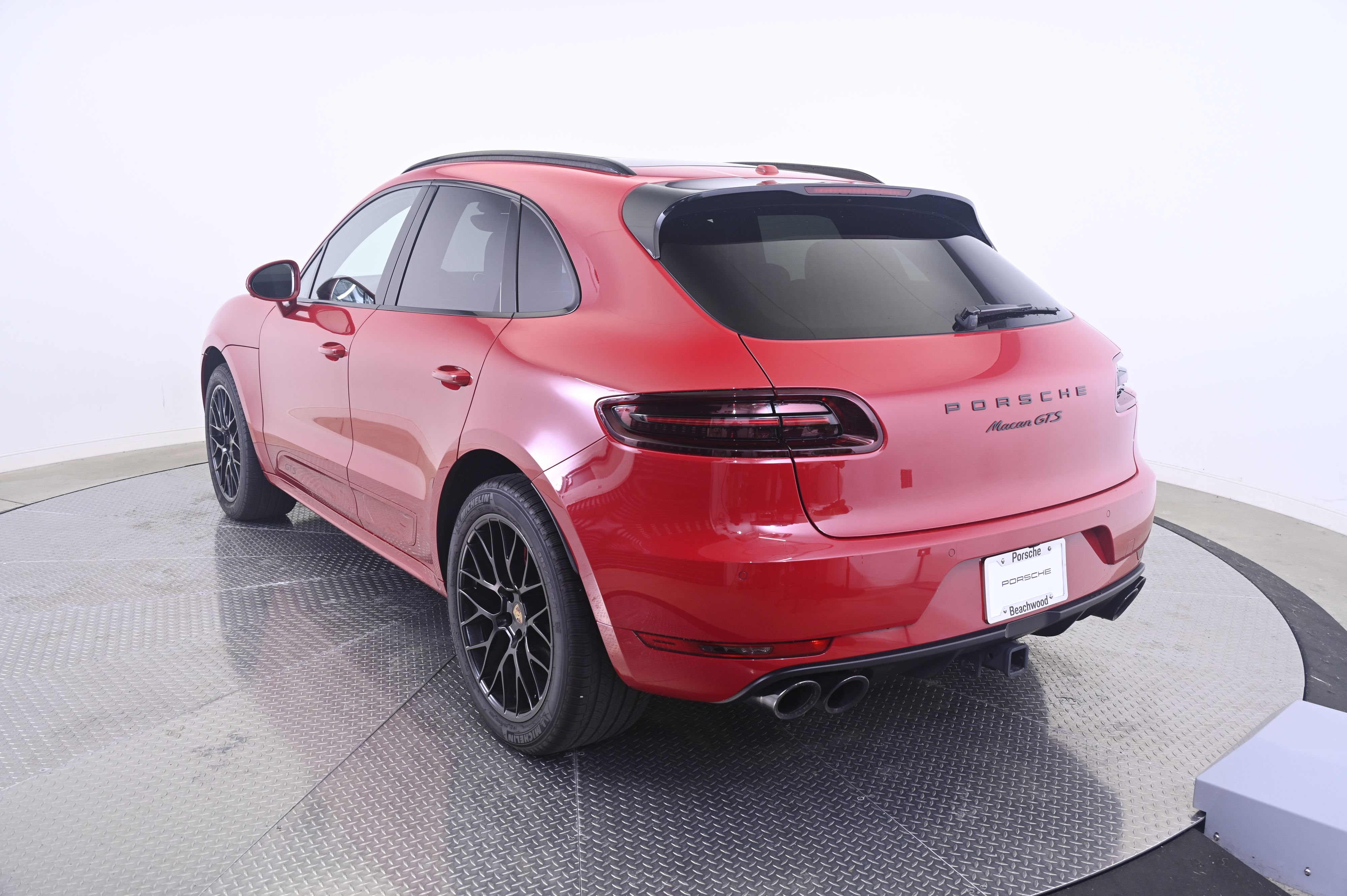 Thumbnail: 2017 Porsche Macan - 3