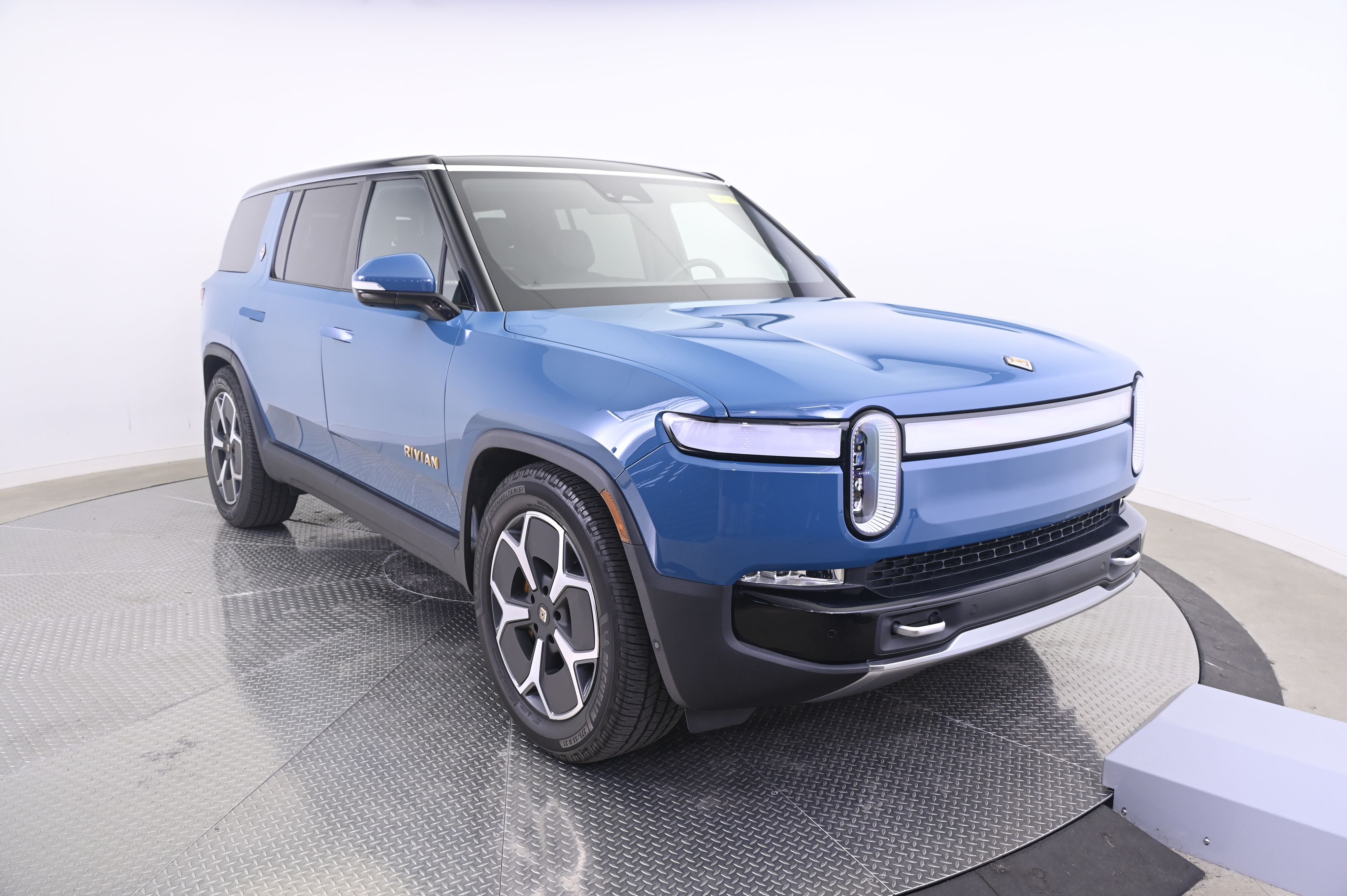 Thumbnail: 2024 Rivian R1S - 9