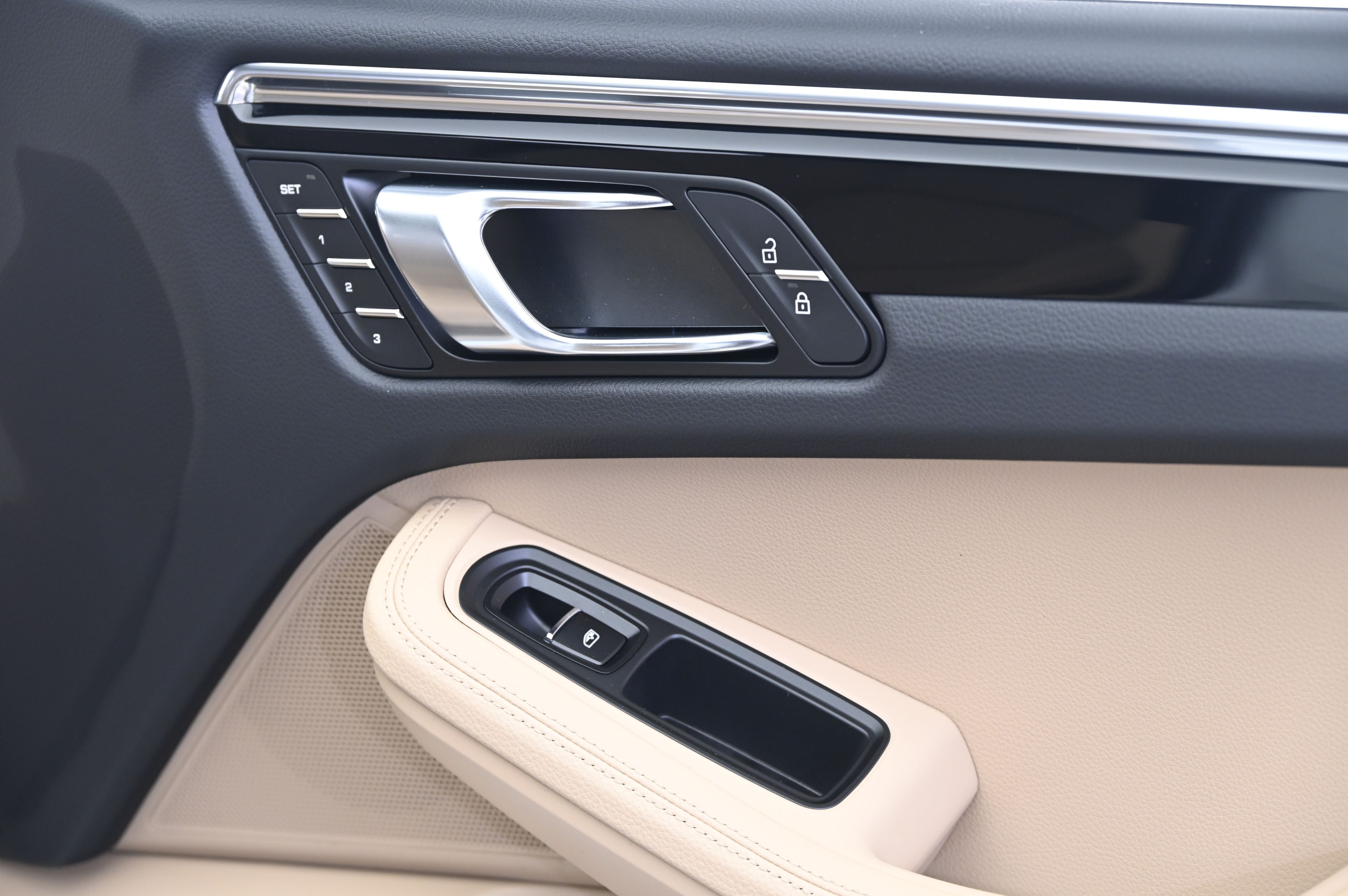 Thumbnail: 2026 Porsche Macan - 21