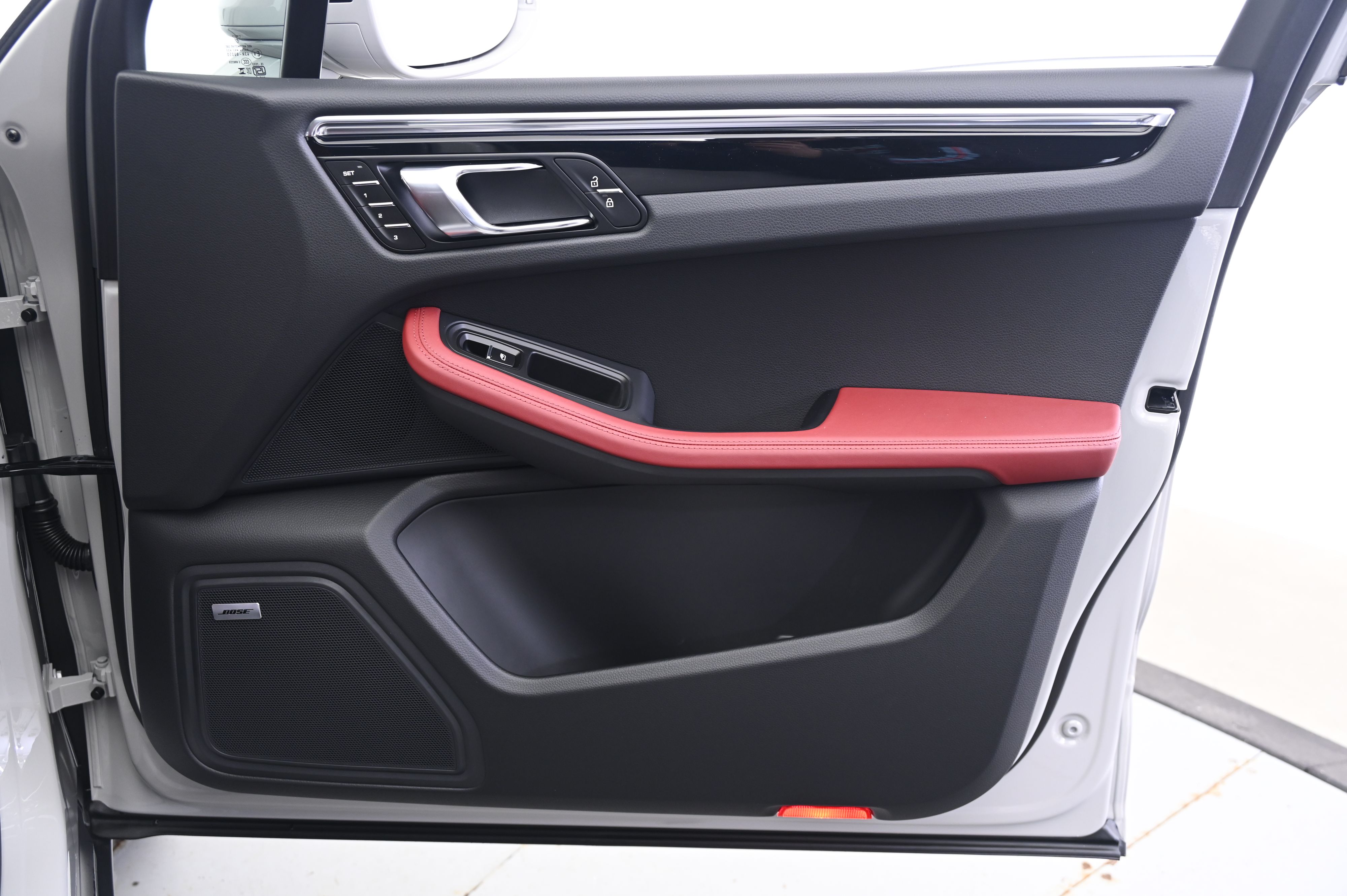 Thumbnail: 2026 Porsche Macan - 20