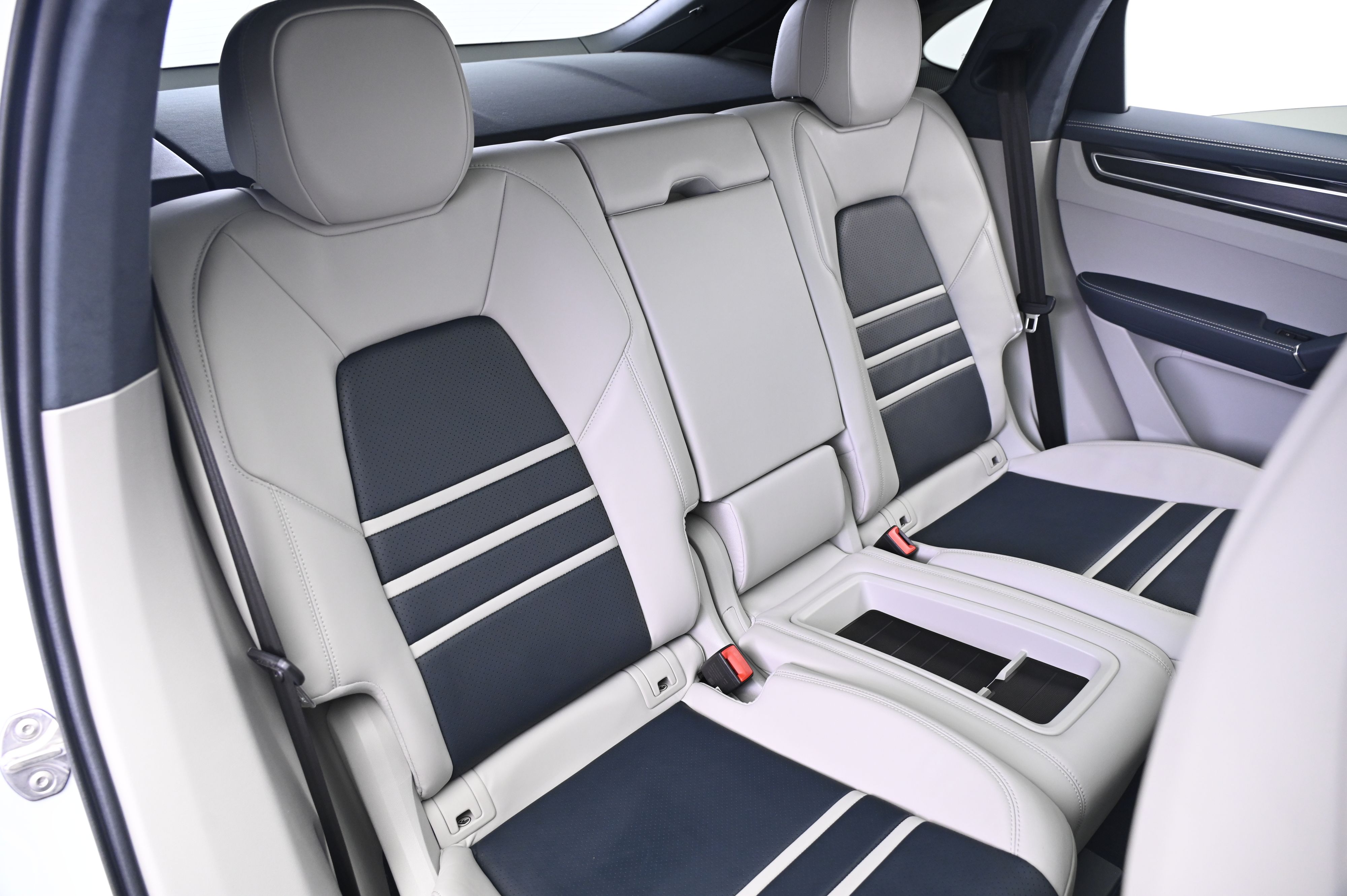 Thumbnail: 2022 Porsche  - 19