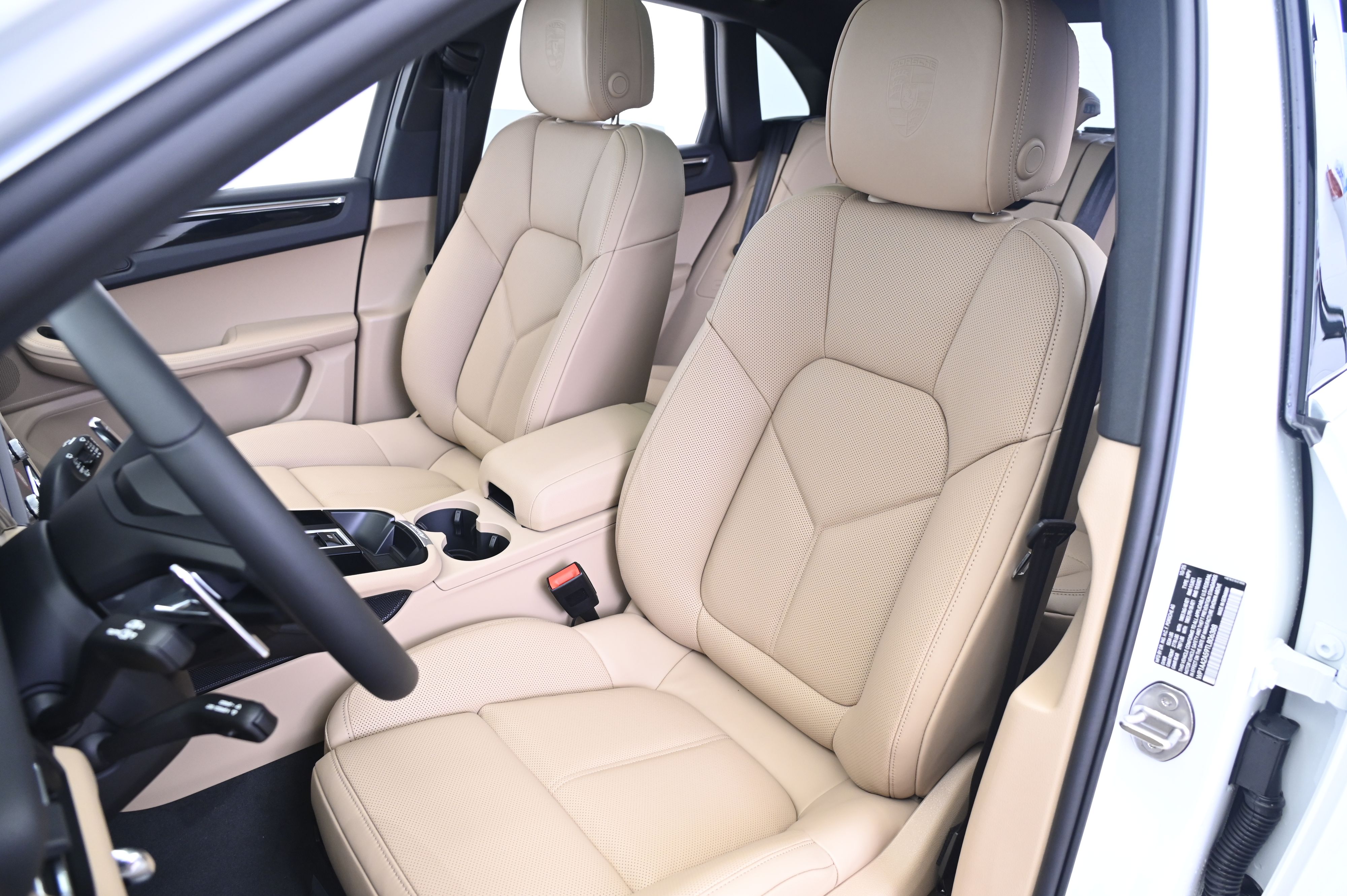 Thumbnail: 2026 Porsche Macan - 5