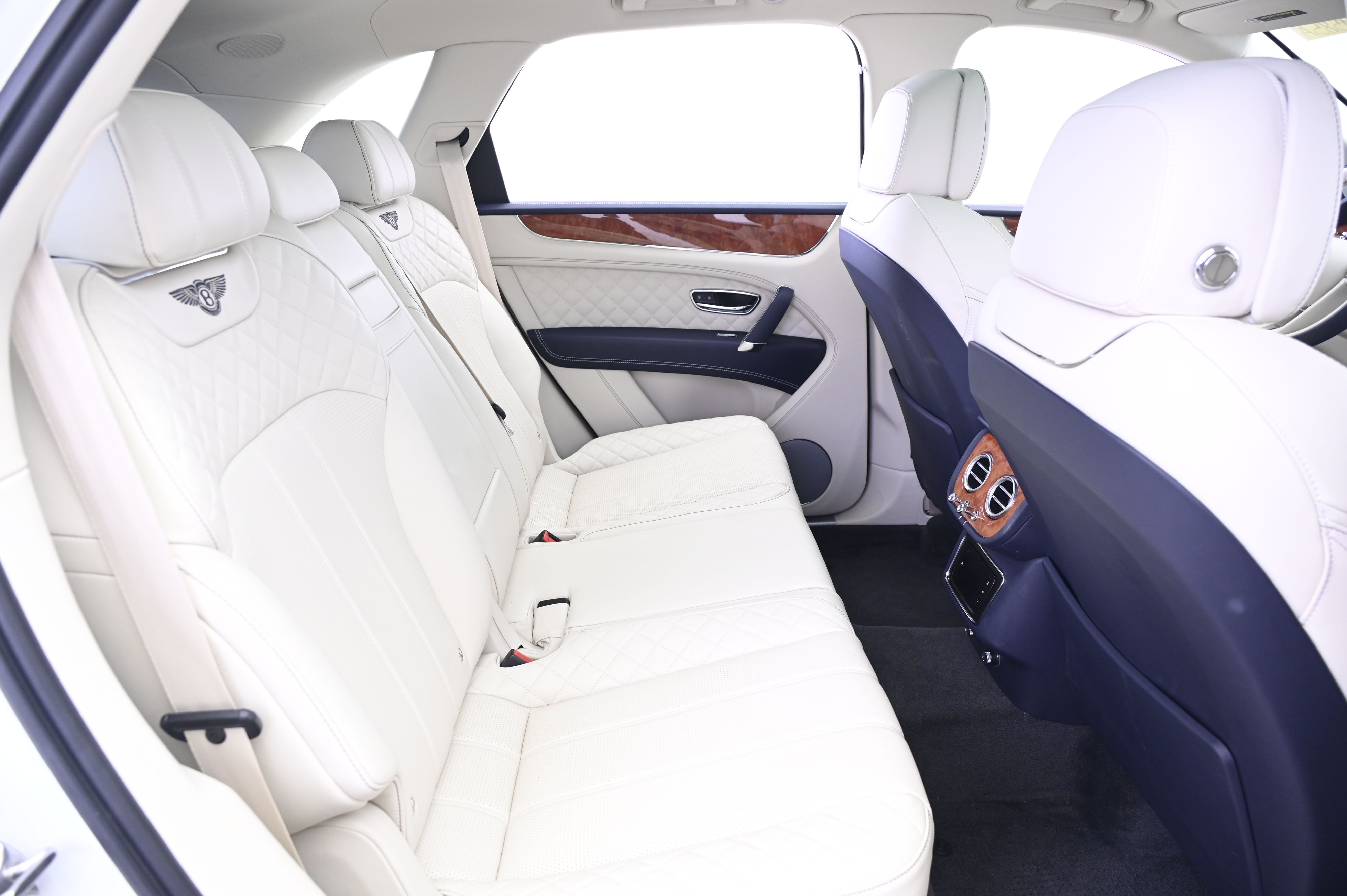 Thumbnail: 2019 Bentley Bentayga - 18