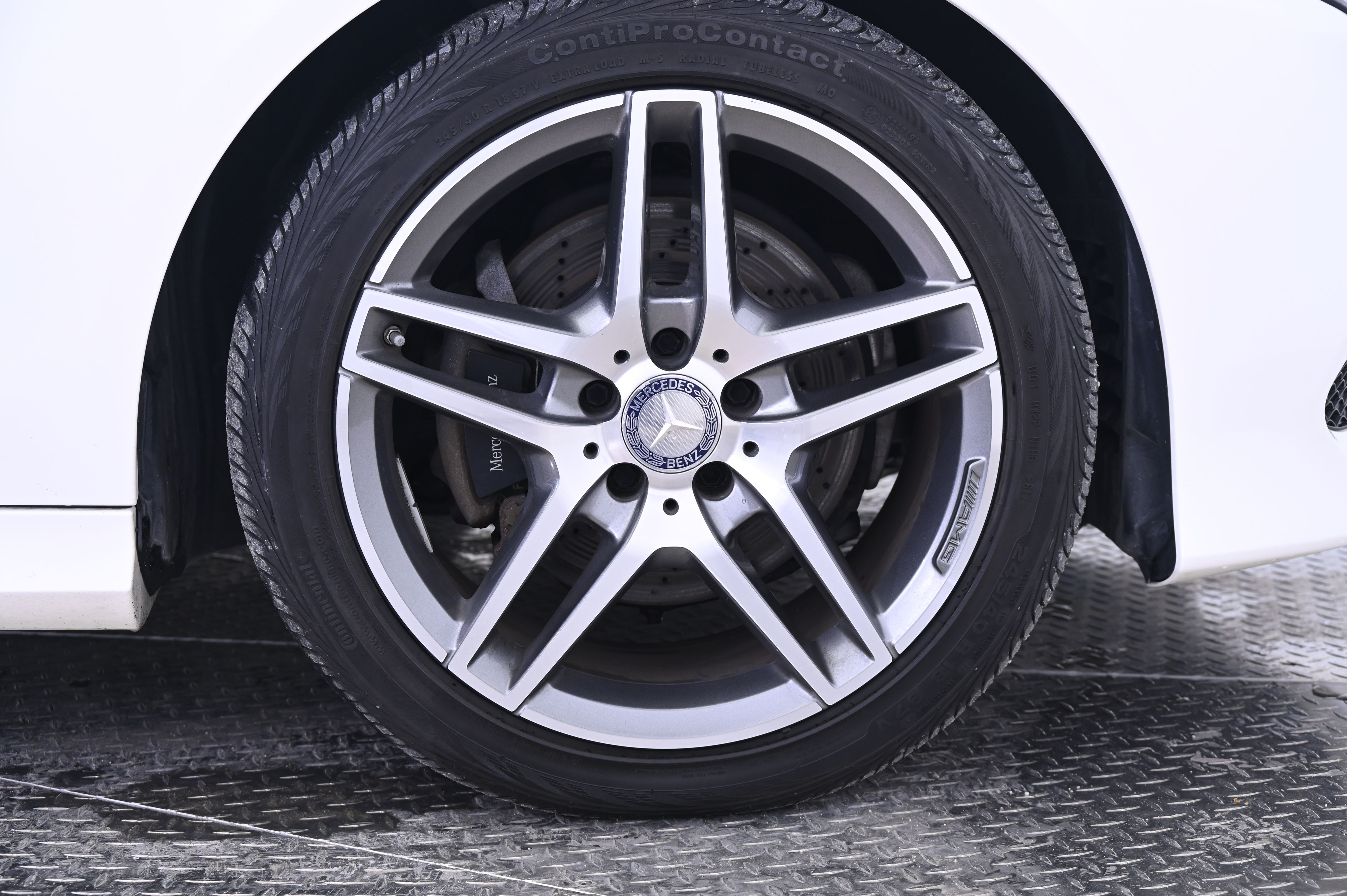 Thumbnail: 2015 Mercedes-Benz E-Class - 14