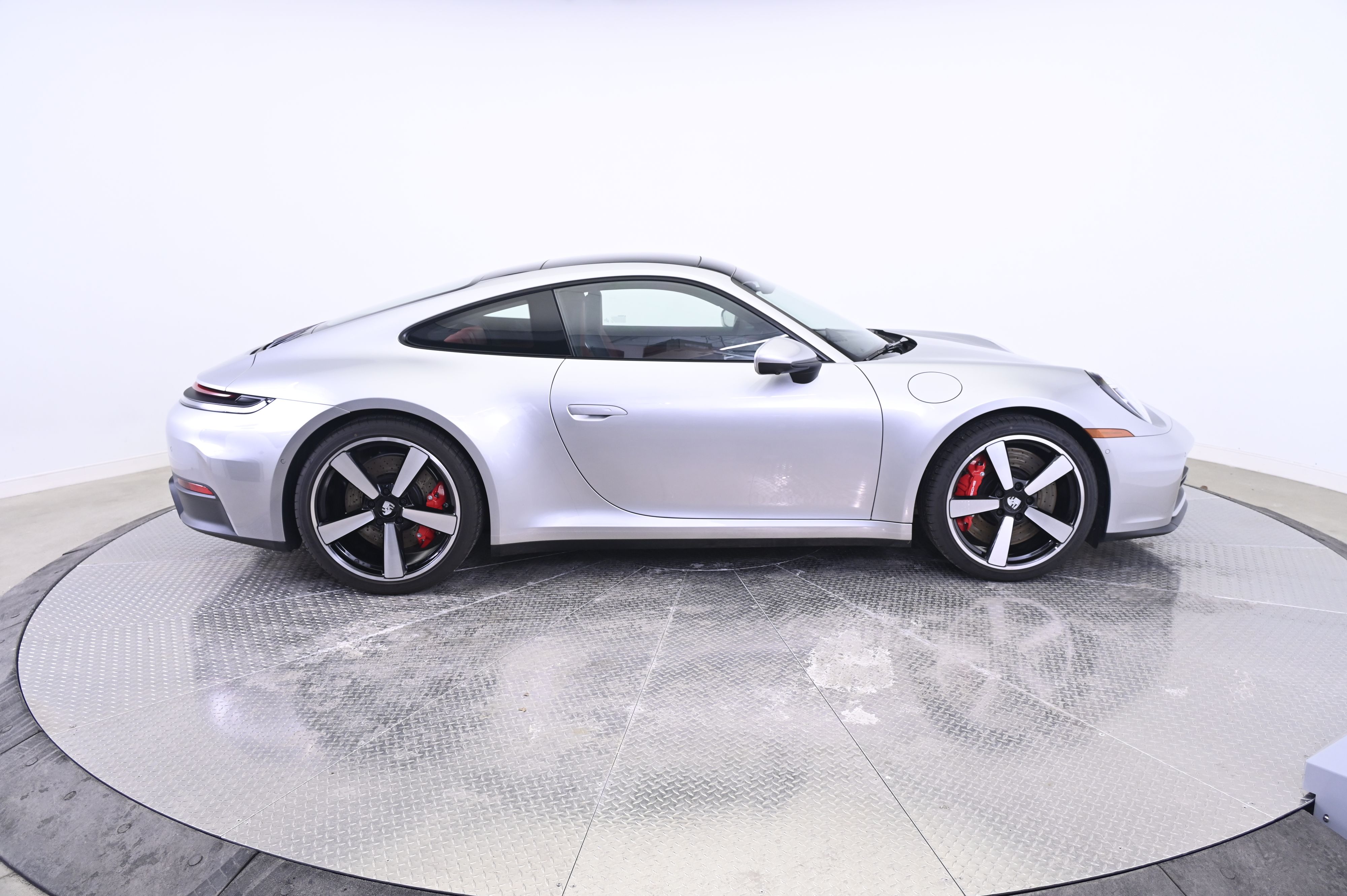 Thumbnail: 2025 Porsche 911 - 8