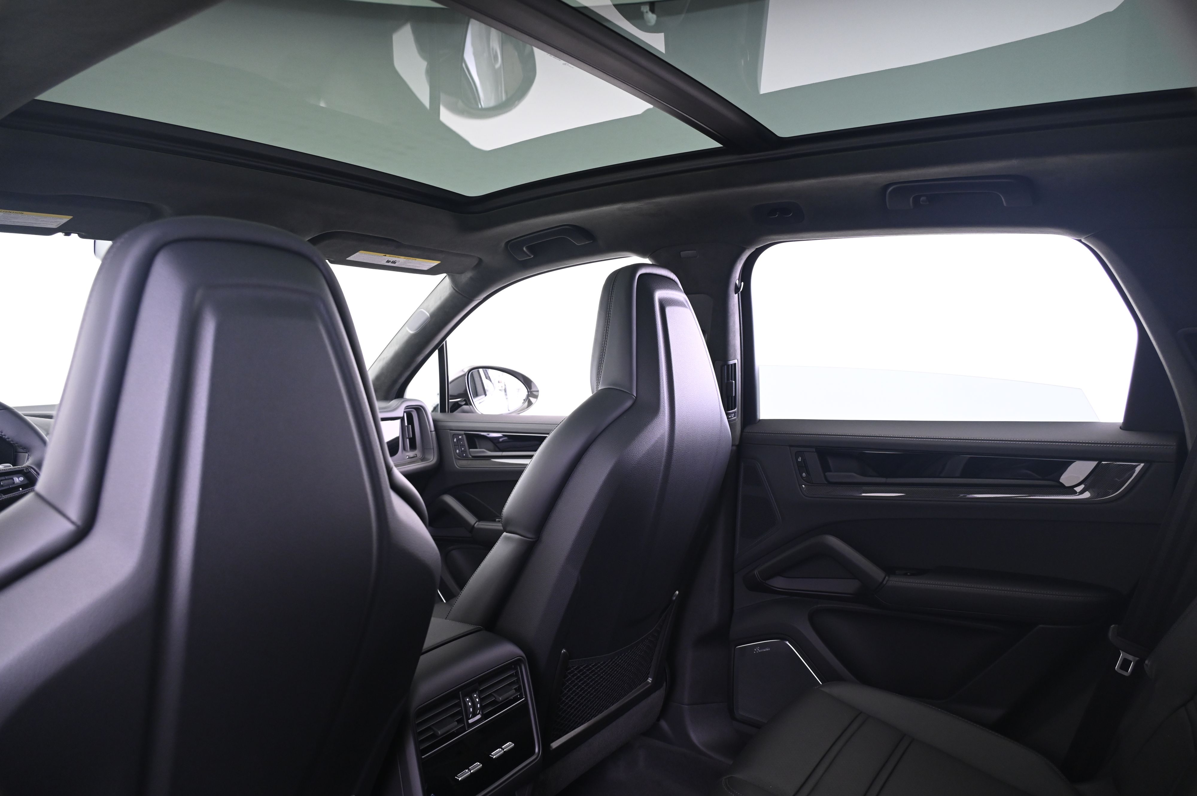 Thumbnail: 2026 Porsche Cayenne - 25