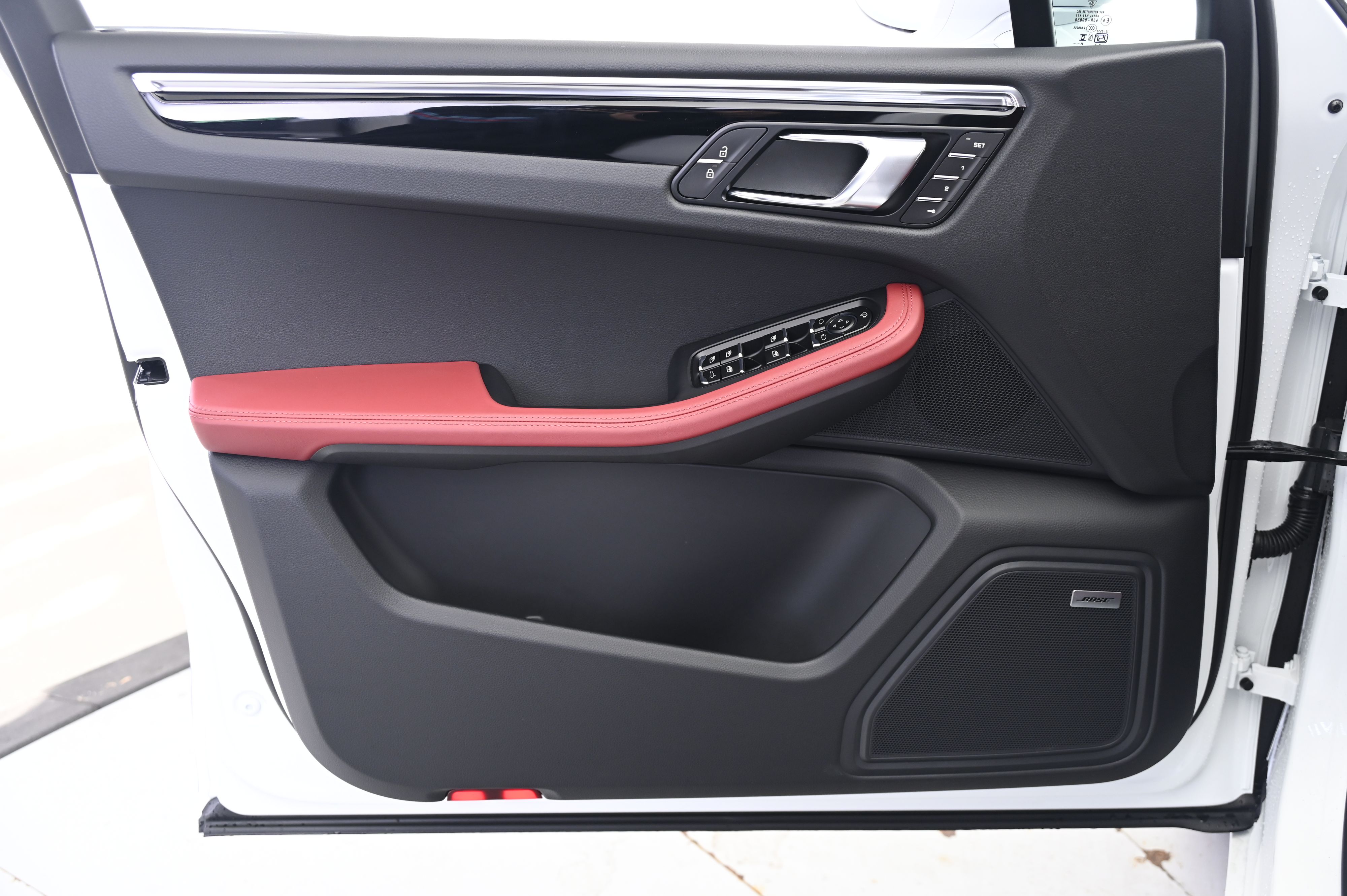 Thumbnail: 2026 Porsche Macan - 26