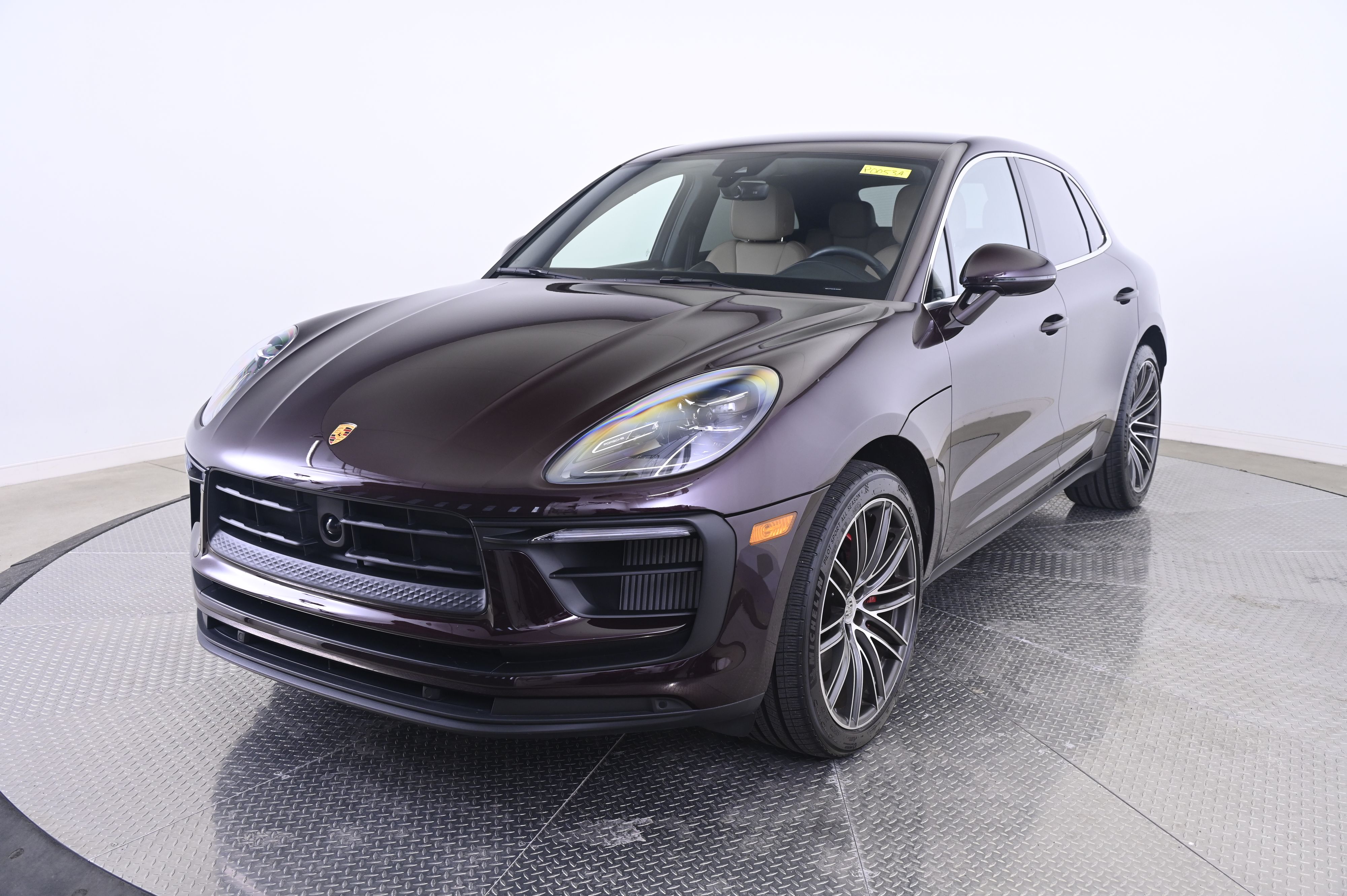 Thumbnail: 2023 Porsche Macan - 1