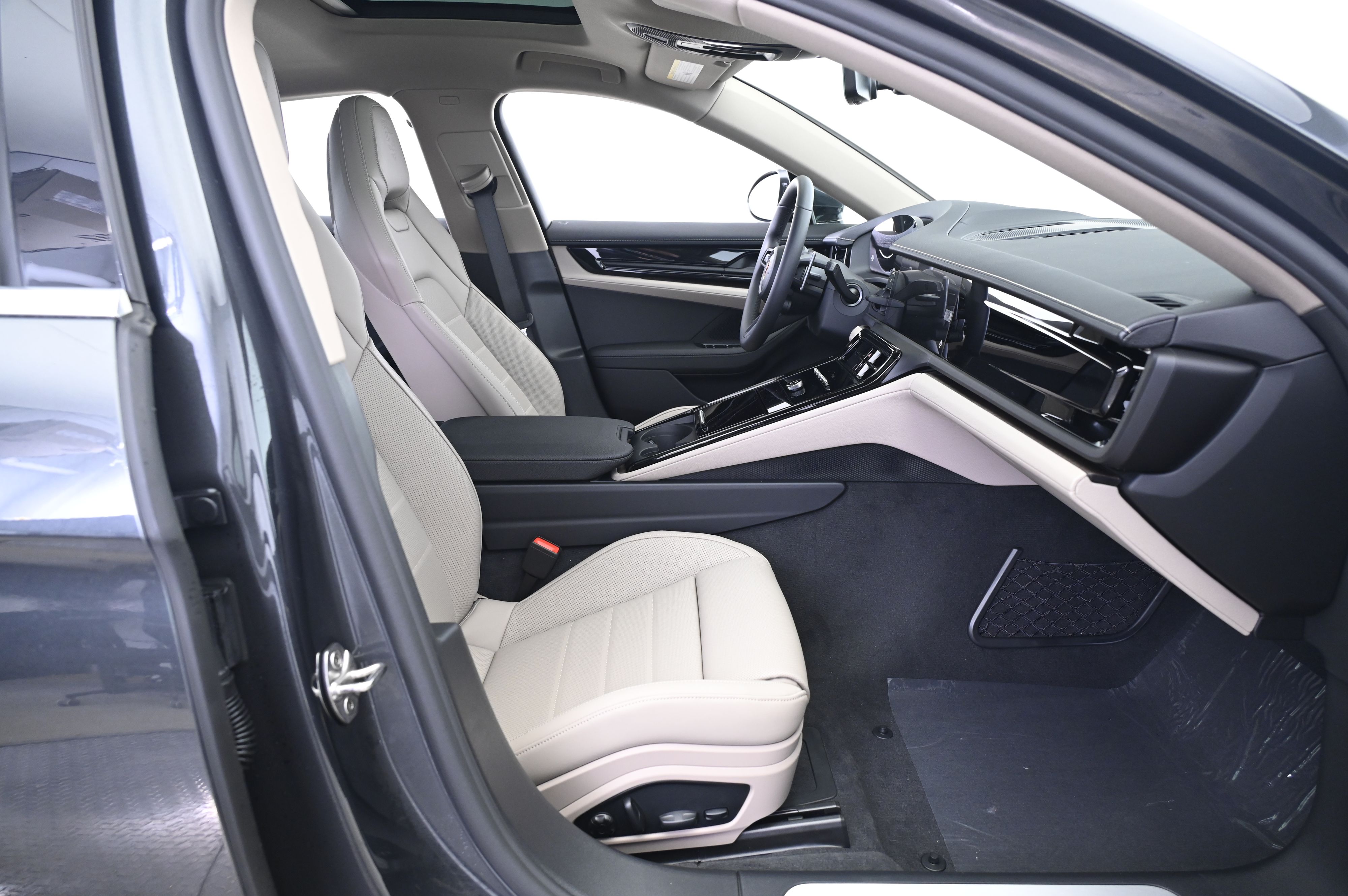 Thumbnail: 2026 Porsche Panamera - 23