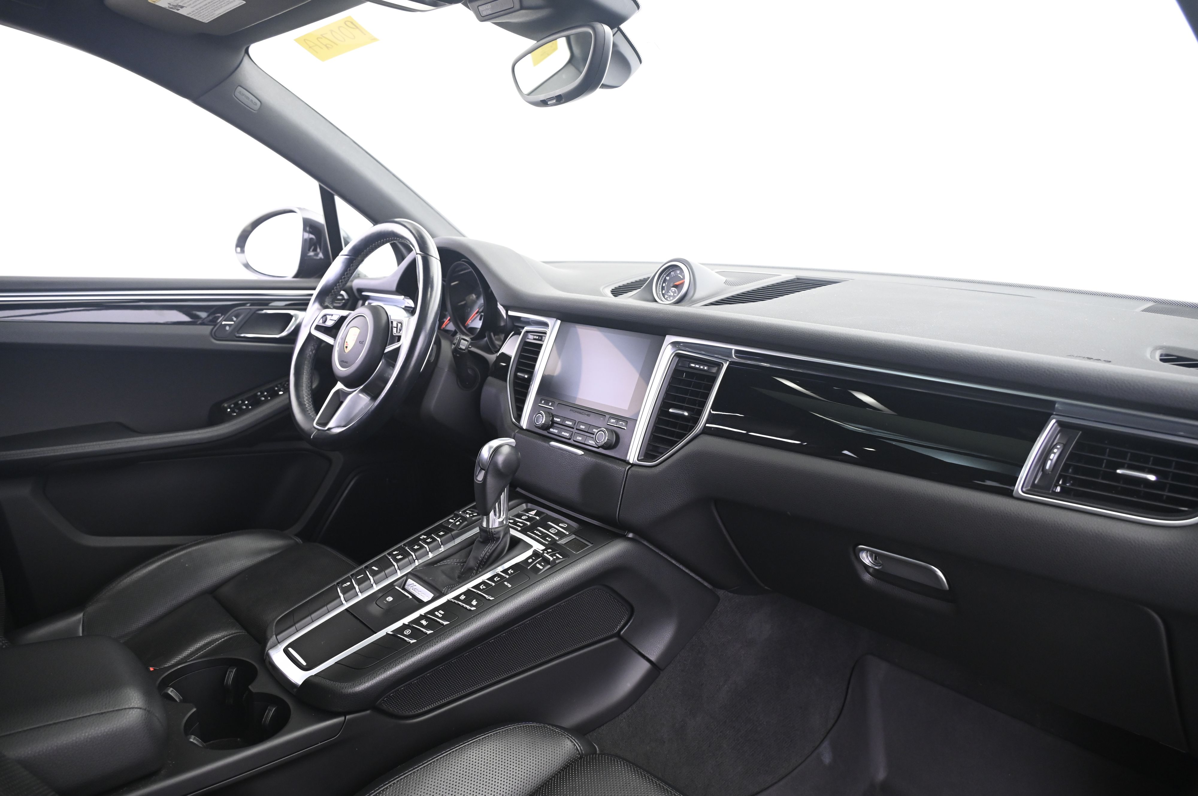 Thumbnail: 2017 Porsche Macan - 22