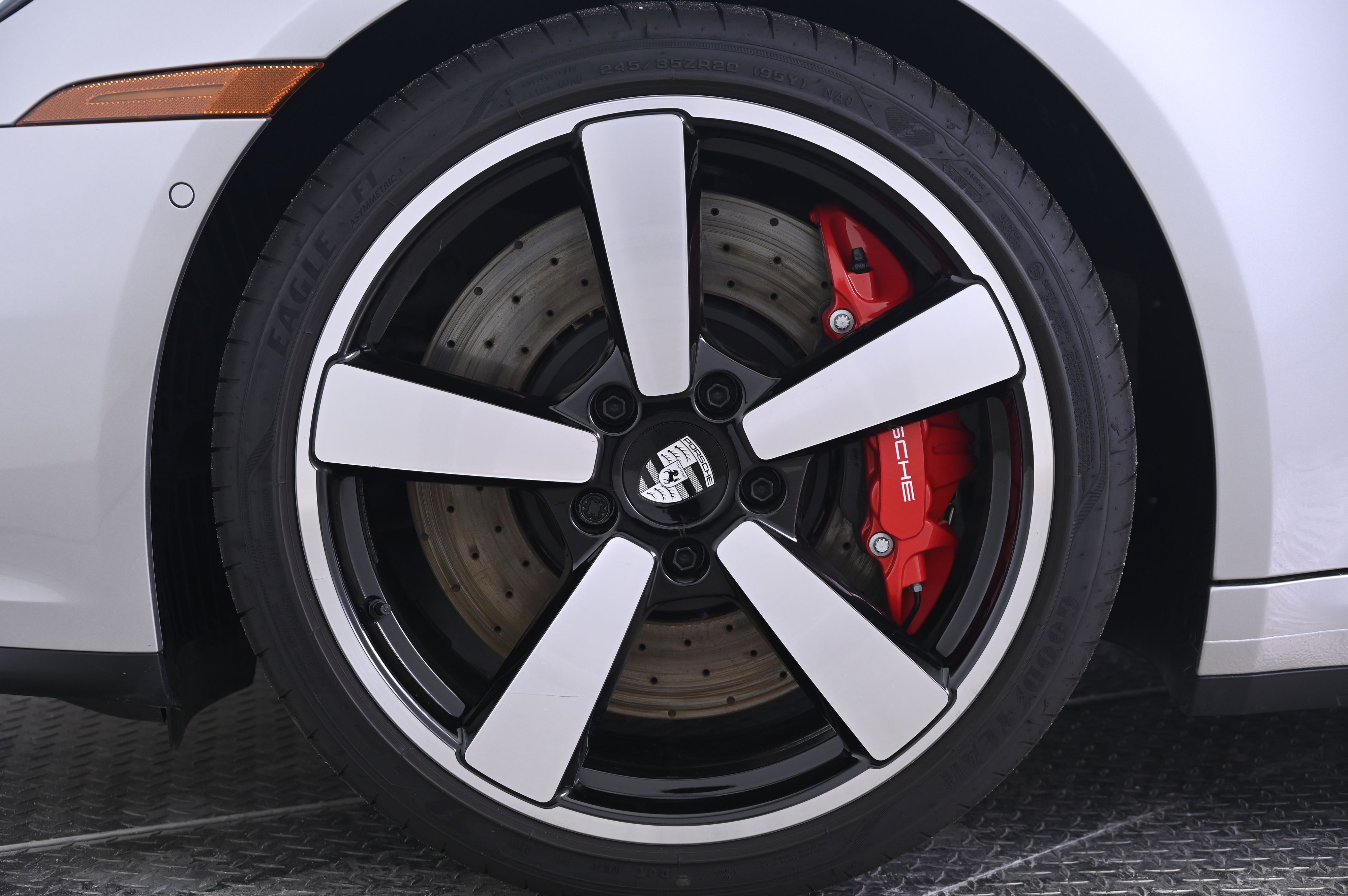 Thumbnail: 2025 Porsche 911 - 11