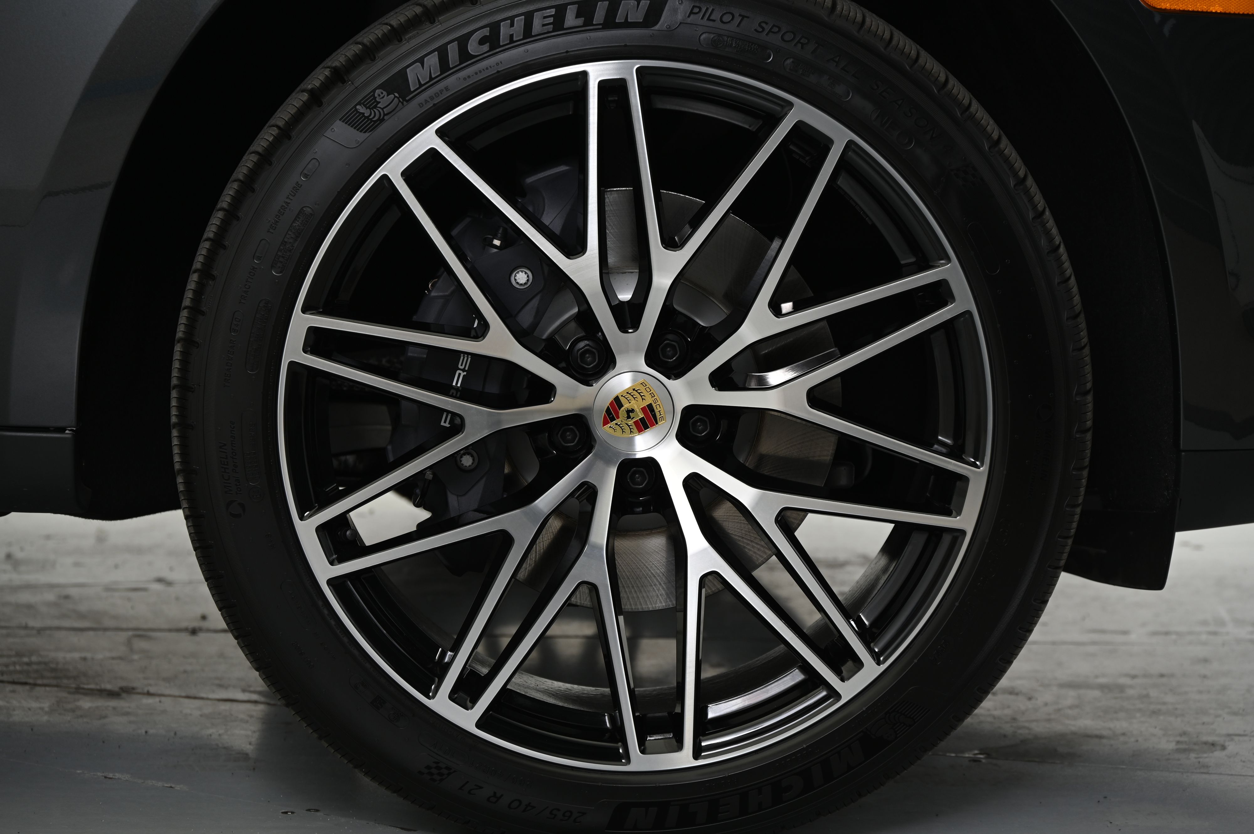 Thumbnail: 2025 Porsche Macan - 19