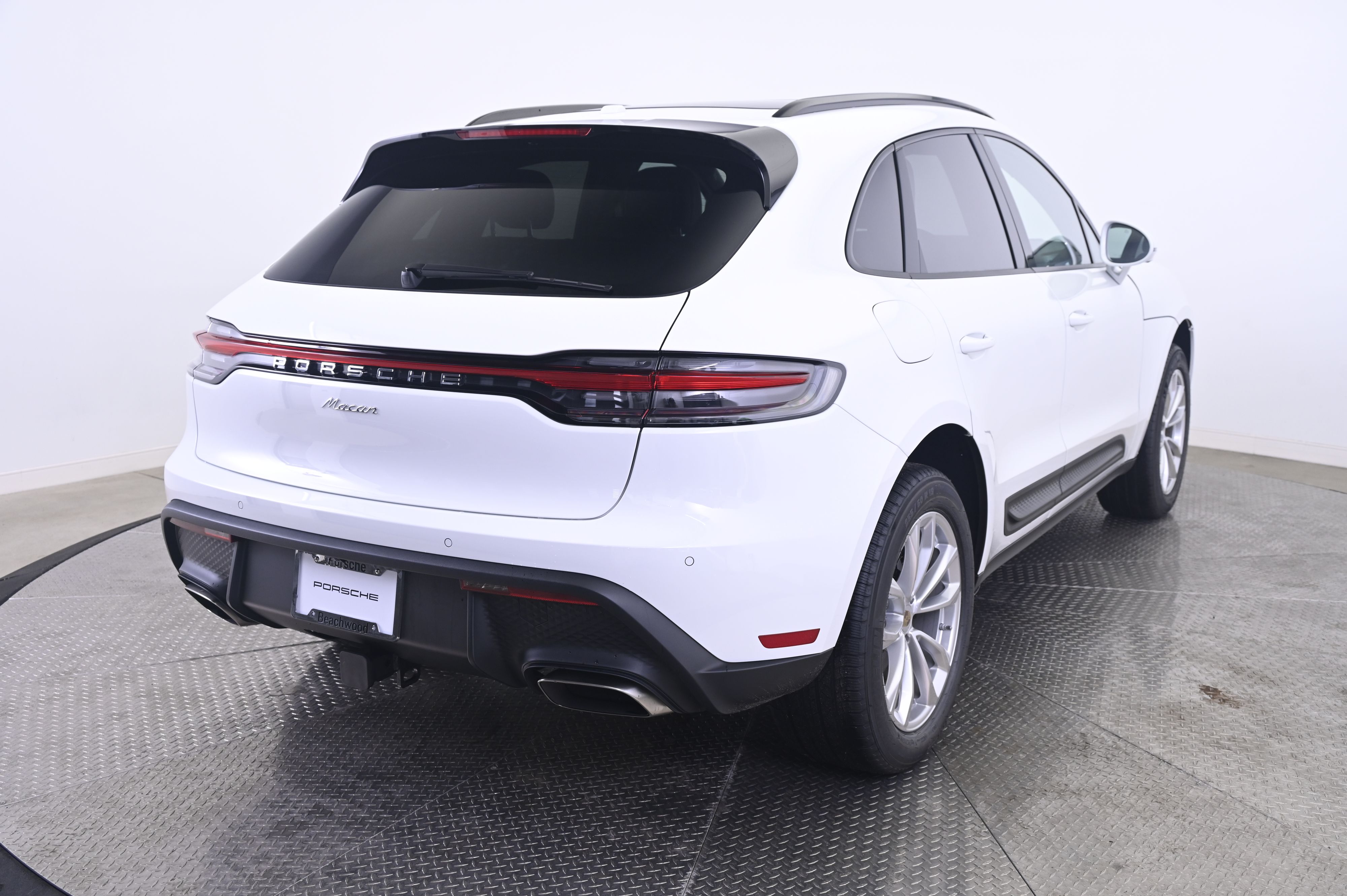 Thumbnail: 2026 Porsche Macan - 7