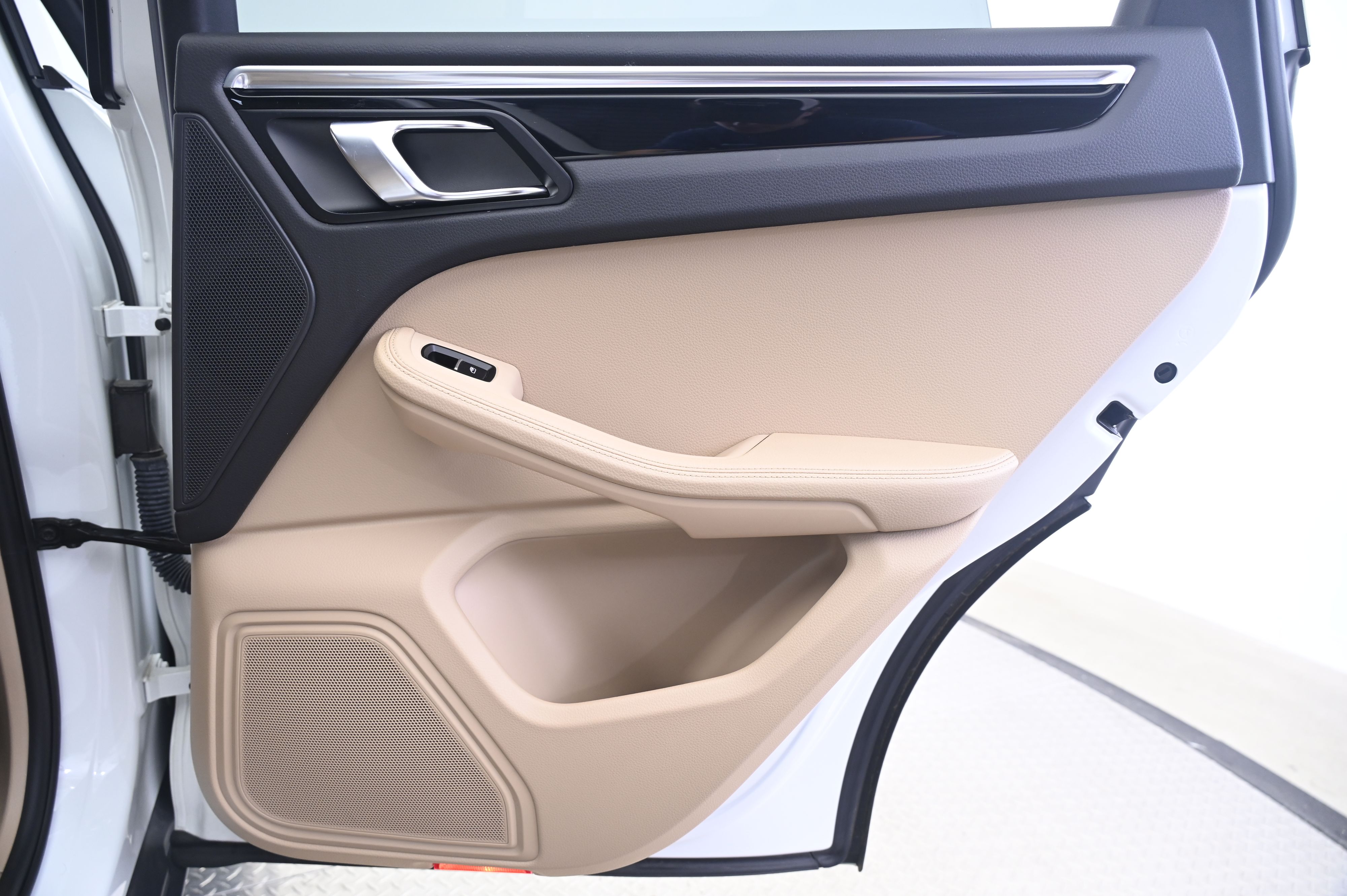 Thumbnail: 2019 Porsche Macan - 16