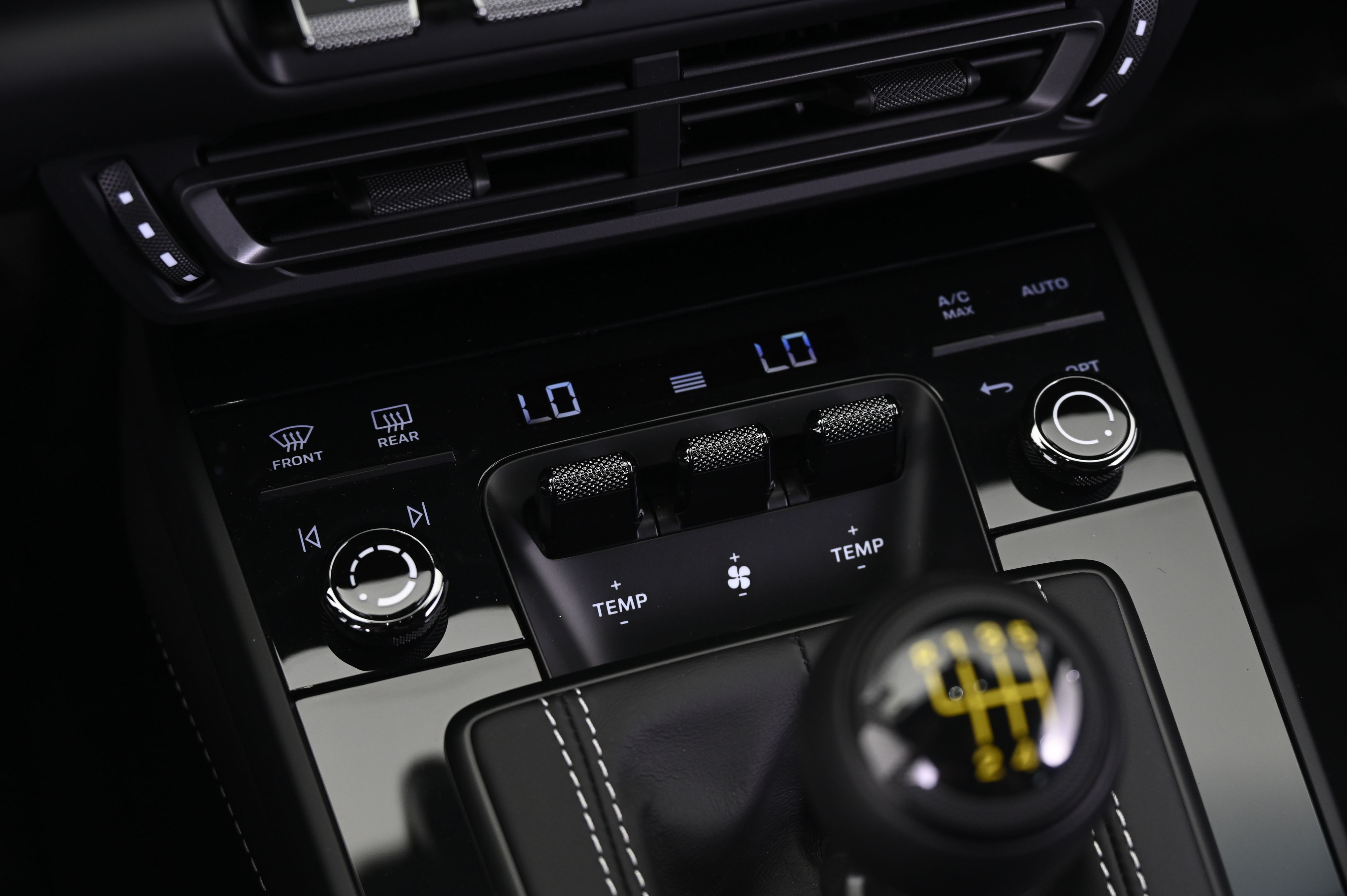 Thumbnail: 2023 Porsche 911 - 29