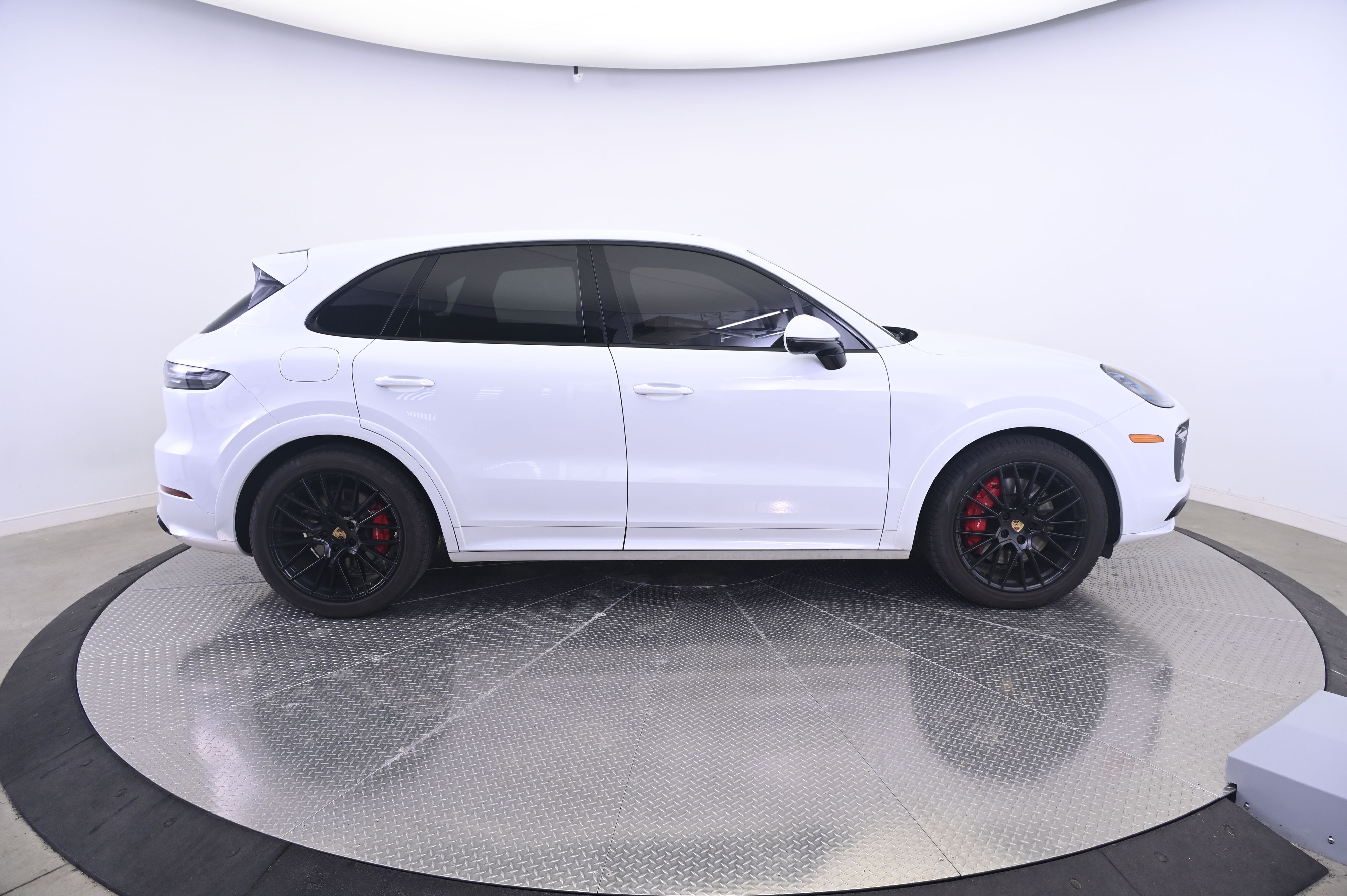 Thumbnail: 2023 Porsche Cayenne - 8