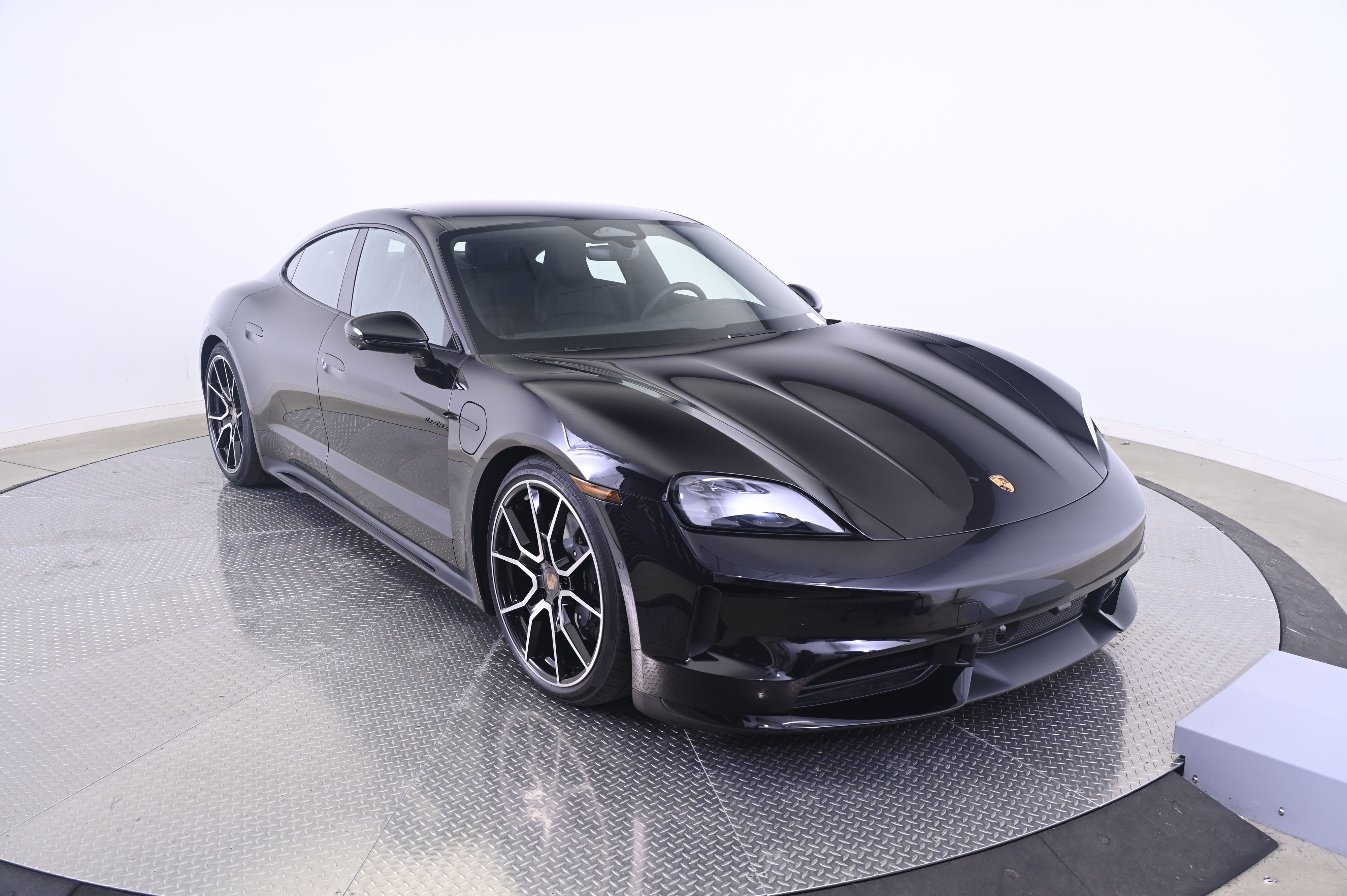 Thumbnail: 2026 Porsche Taycan - 9